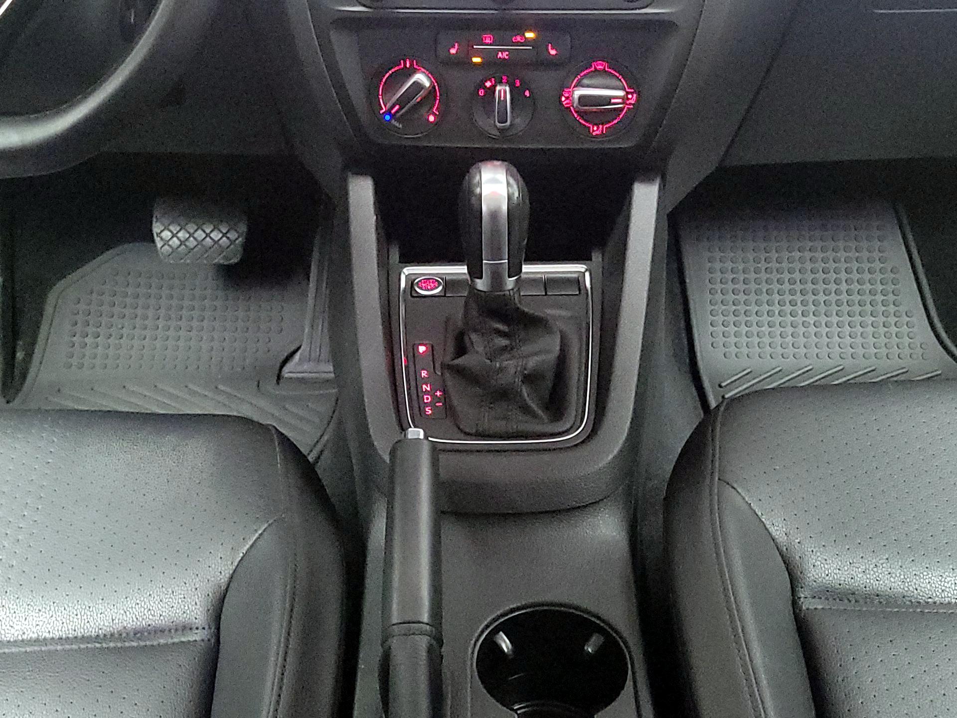 Thumbnail: 2015 Volkswagen Jetta - 18