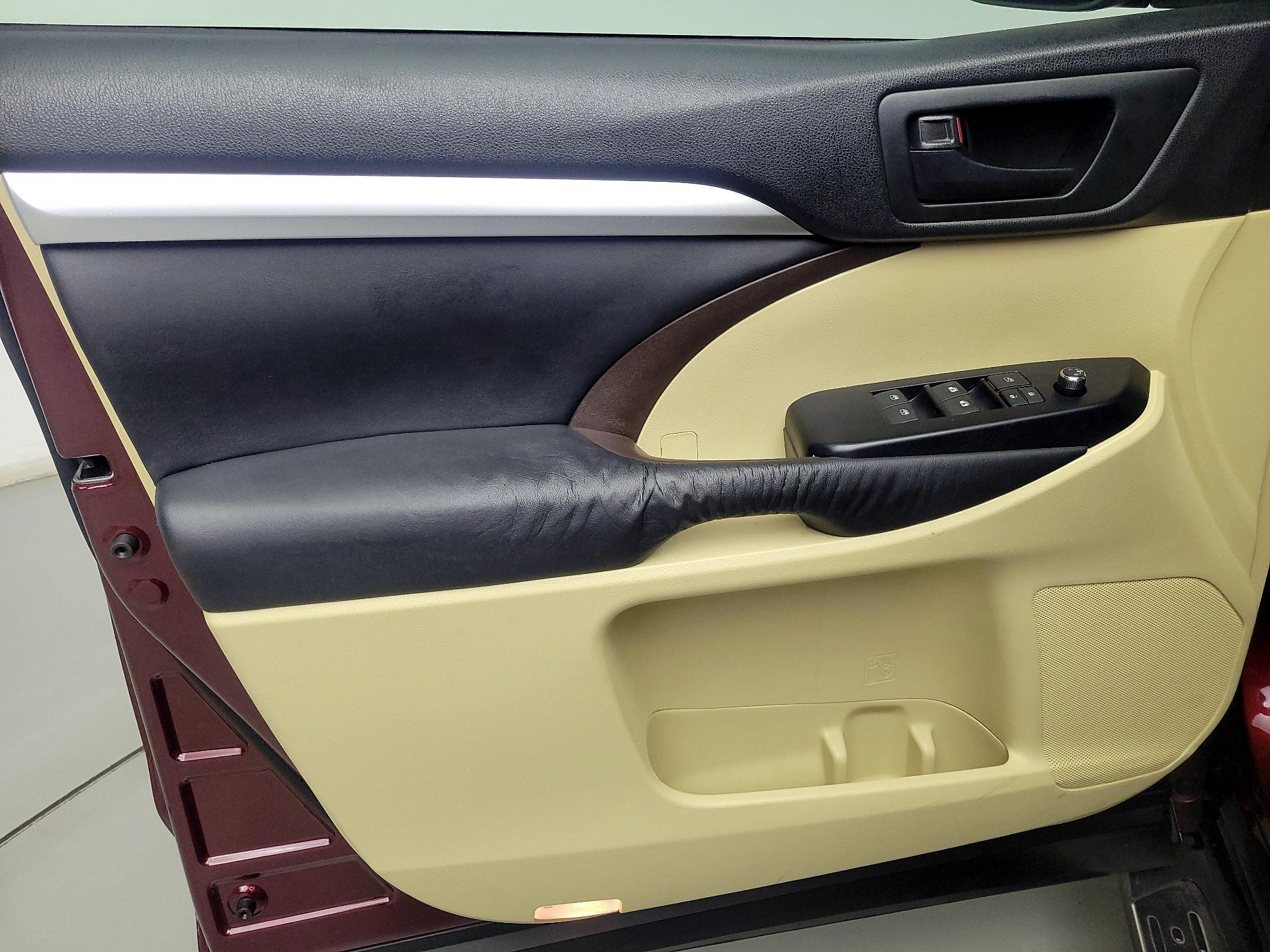 Thumbnail: 2014 Toyota Highlander - 12