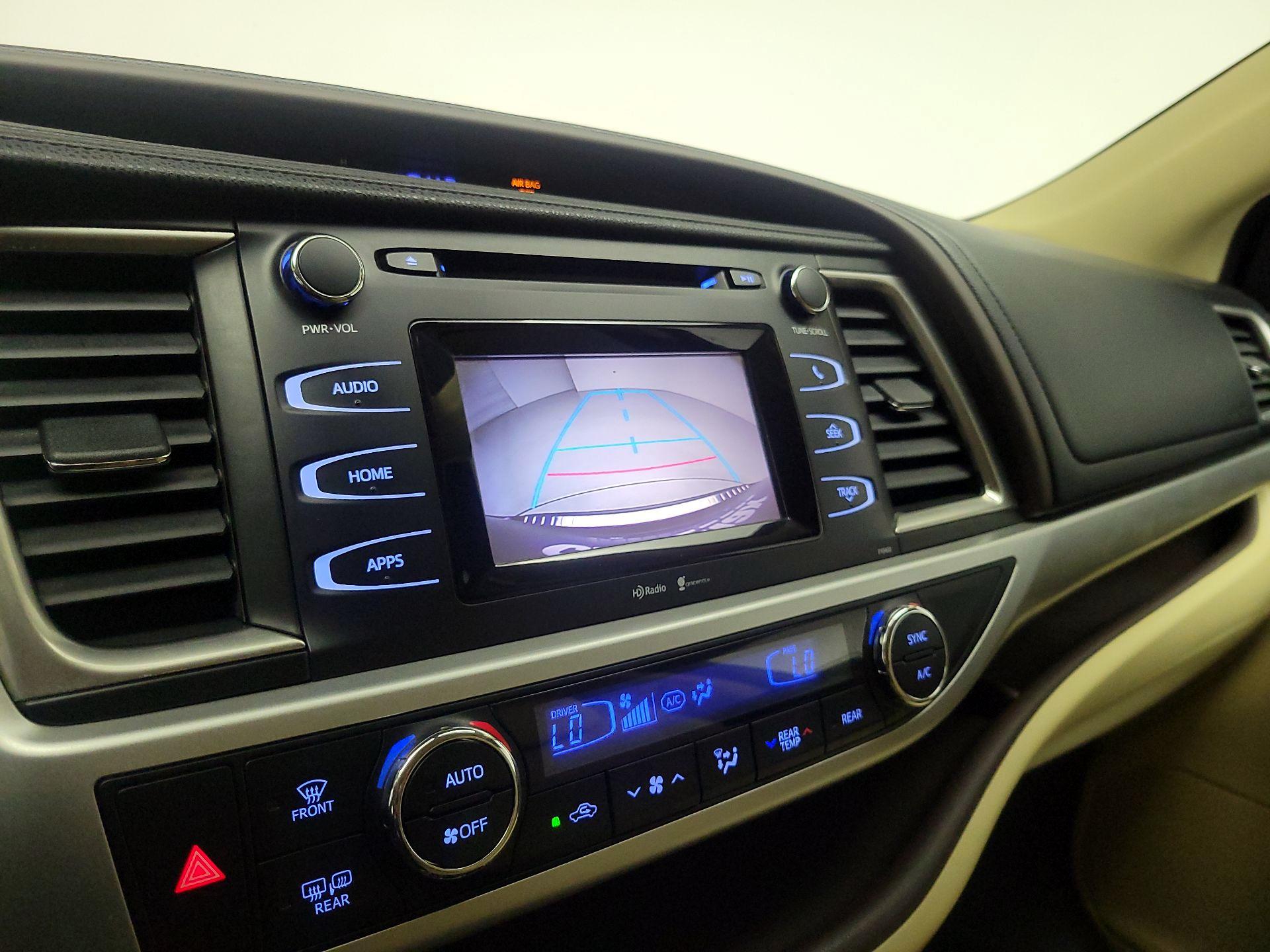 Thumbnail: 2014 Toyota Highlander - 14
