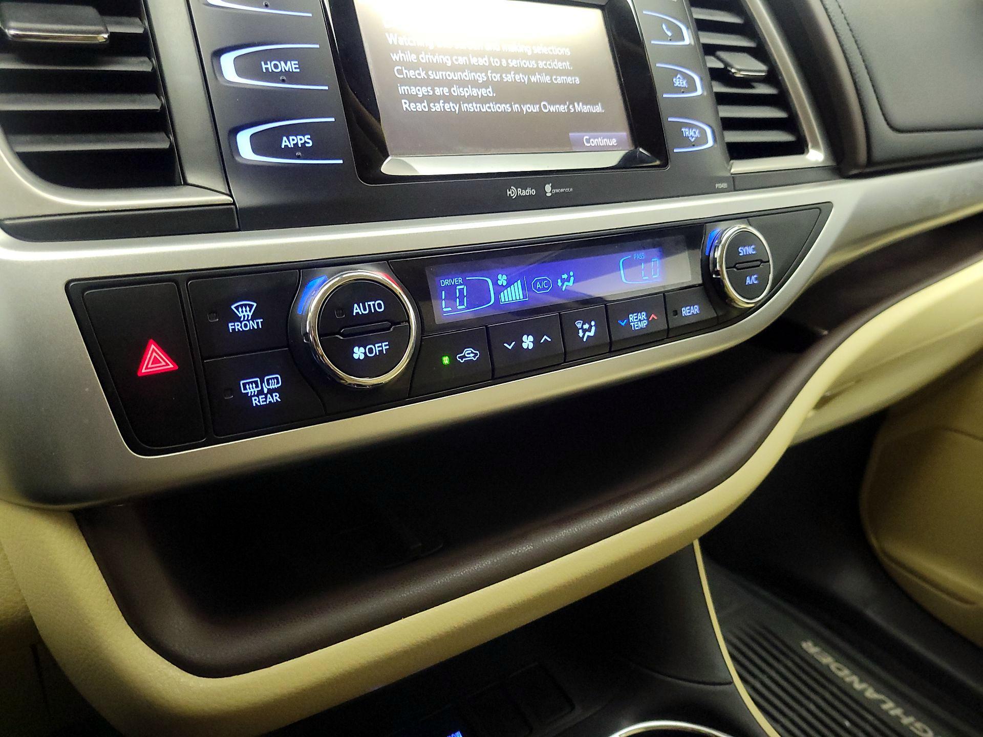 Thumbnail: 2014 Toyota Highlander - 16