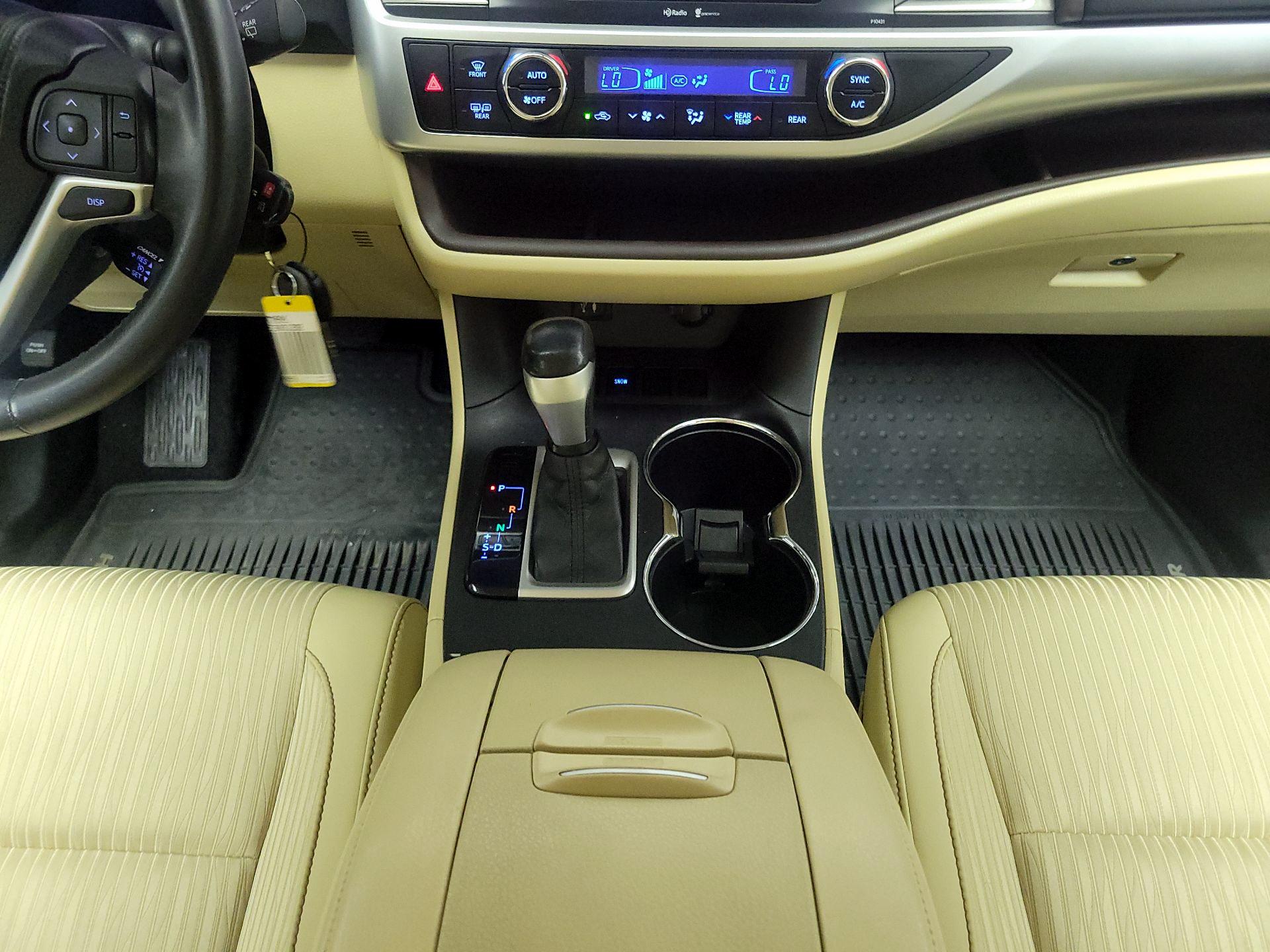 Thumbnail: 2014 Toyota Highlander - 17