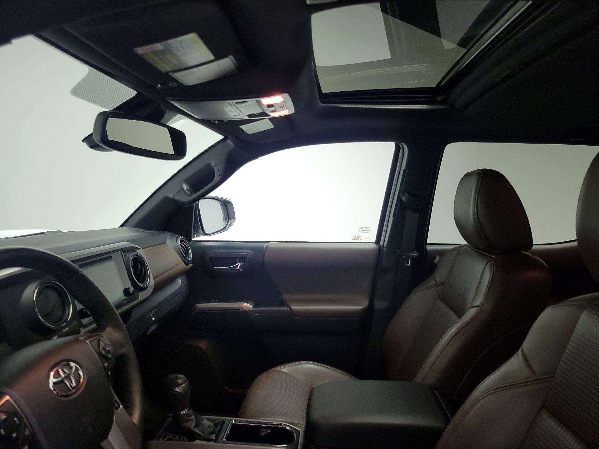 Thumbnail: 2019 Toyota Tacoma - 20