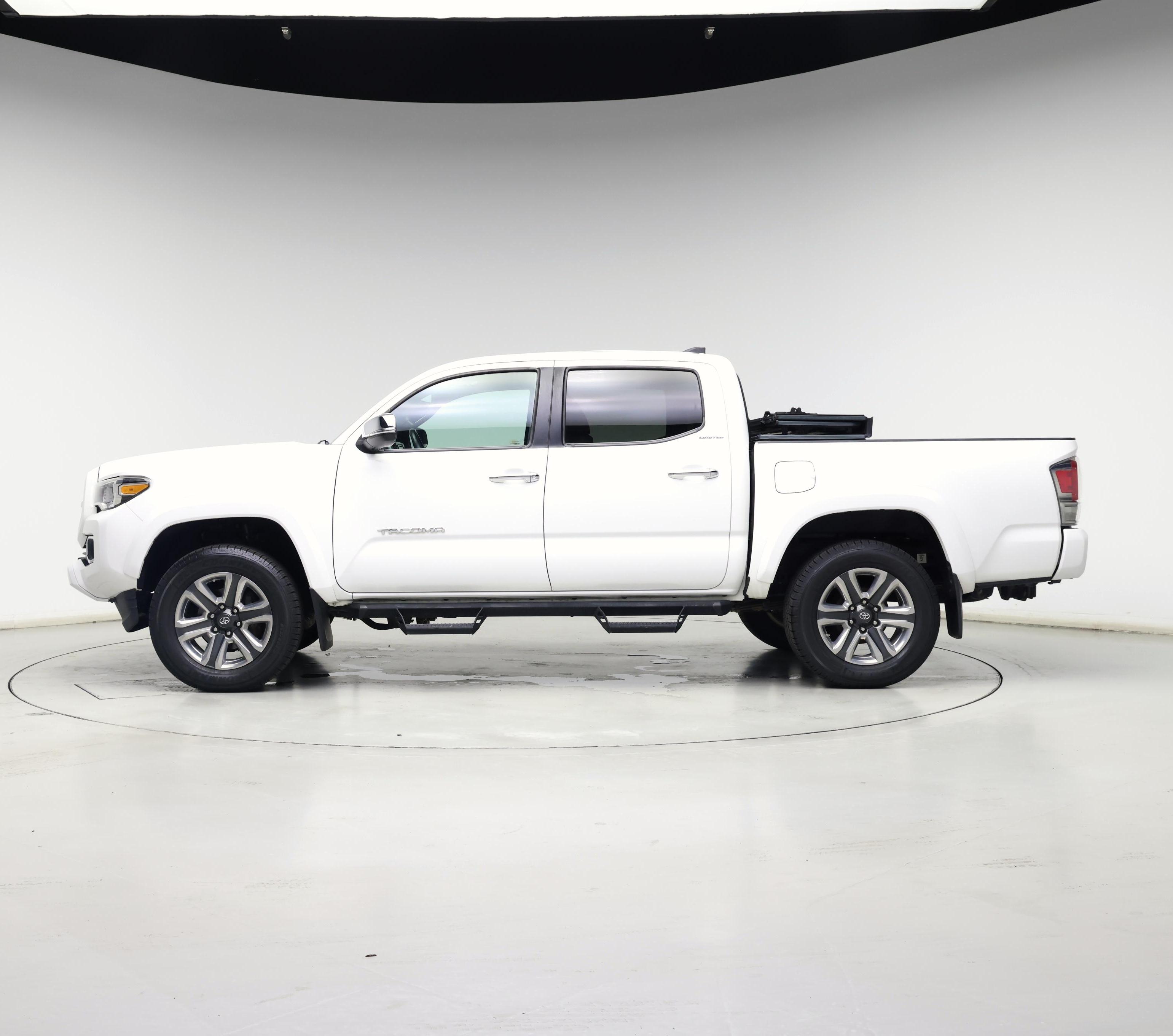 Thumbnail: 2019 Toyota Tacoma - 3