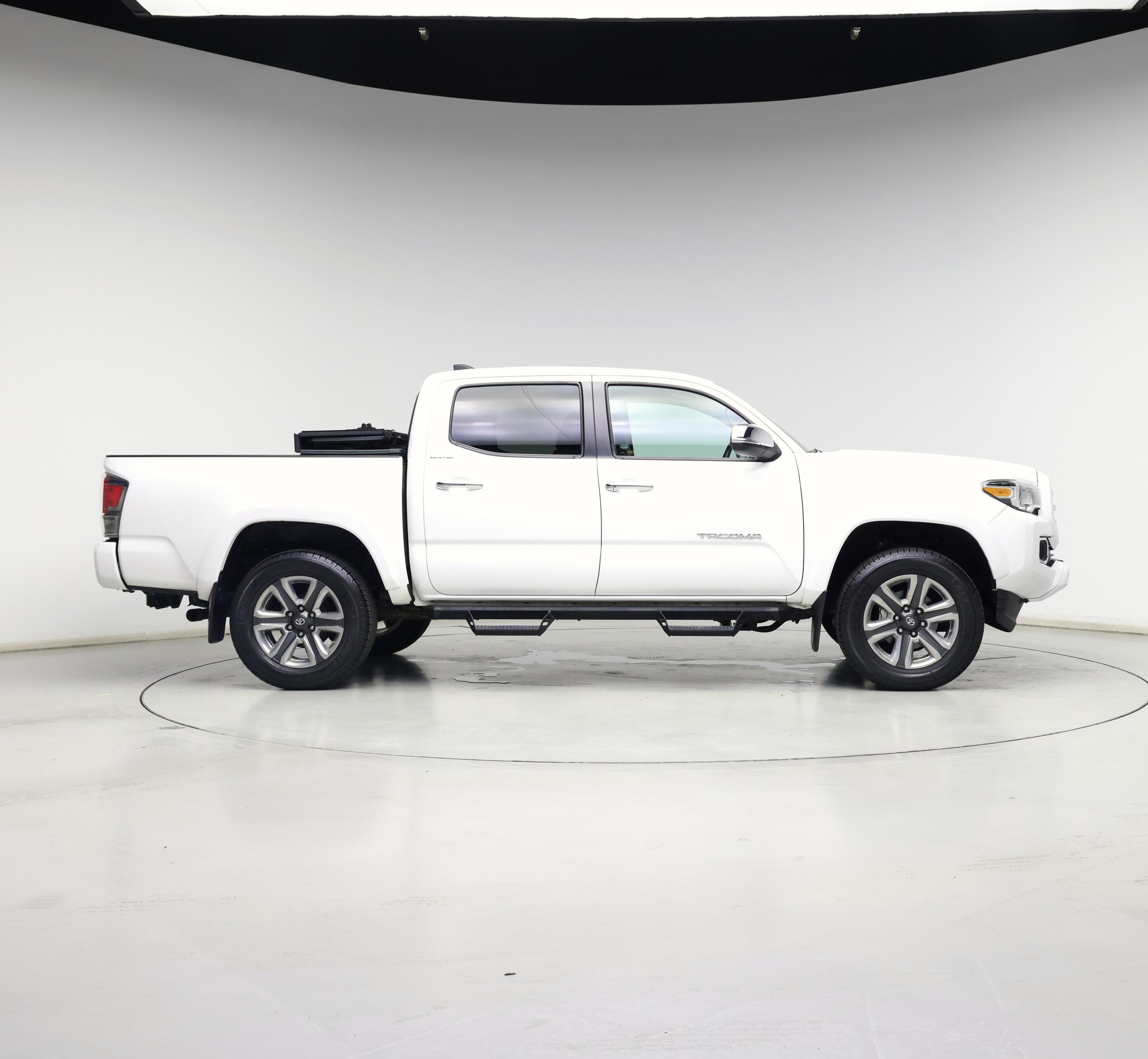 Thumbnail: 2019 Toyota Tacoma - 7