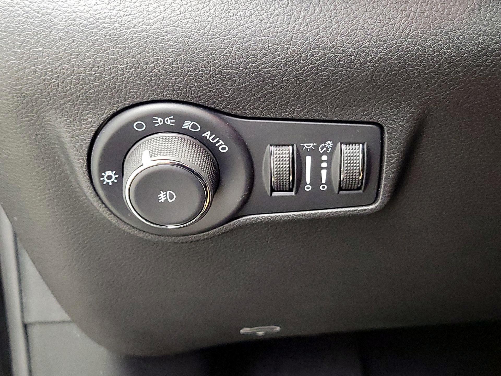Thumbnail: 2023 Jeep Compass - 13
