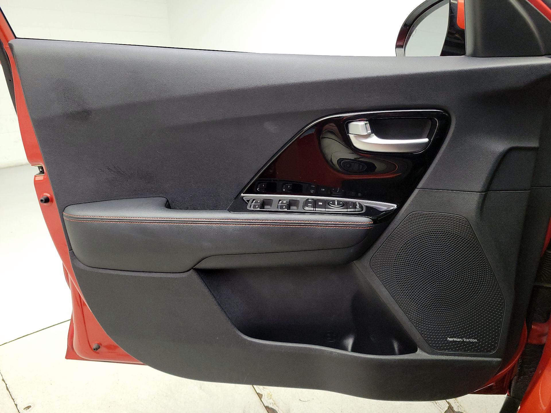 Thumbnail: 2021 Kia Niro - 12