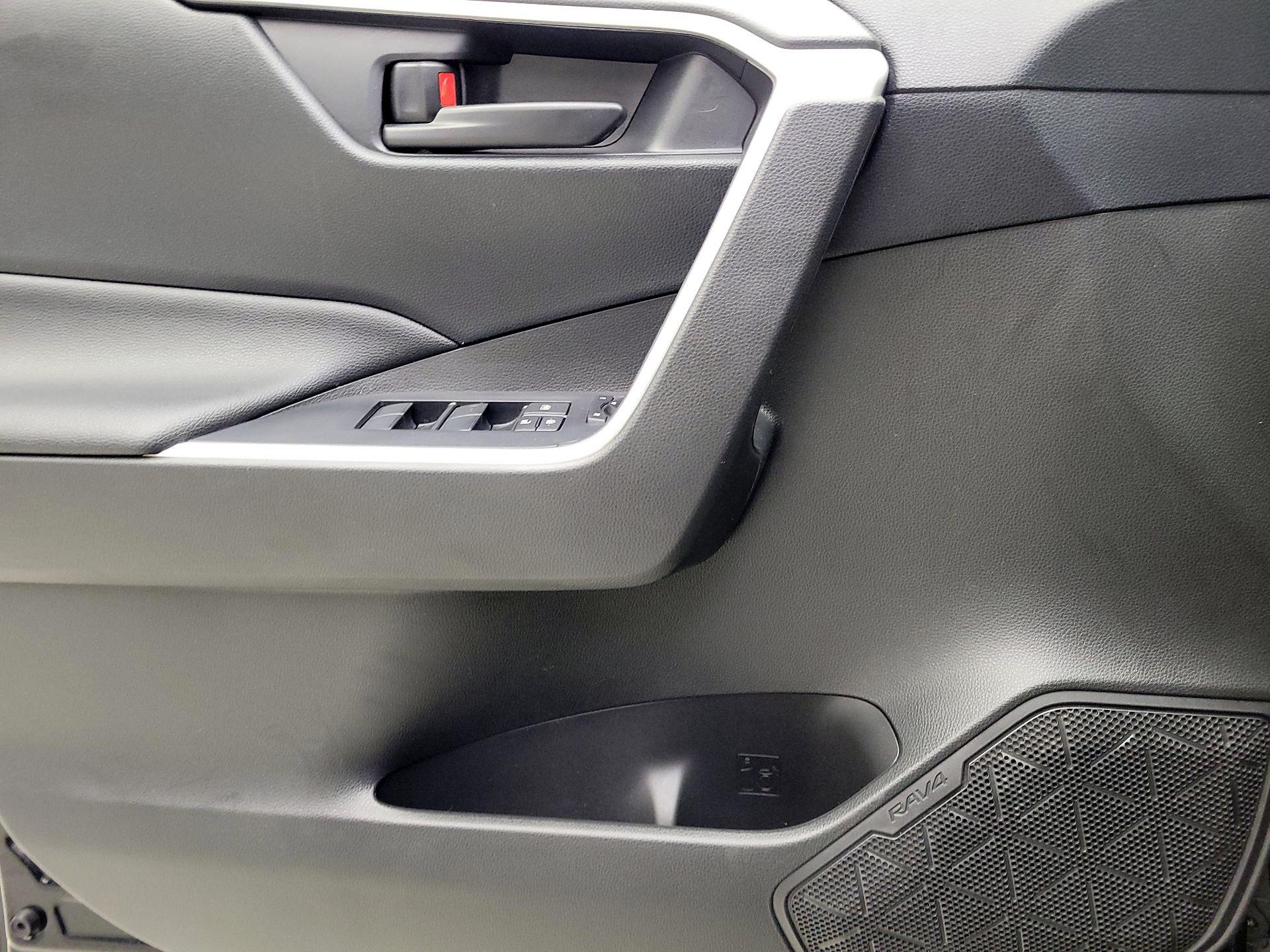 Thumbnail: 2020 Toyota RAV4 - 12