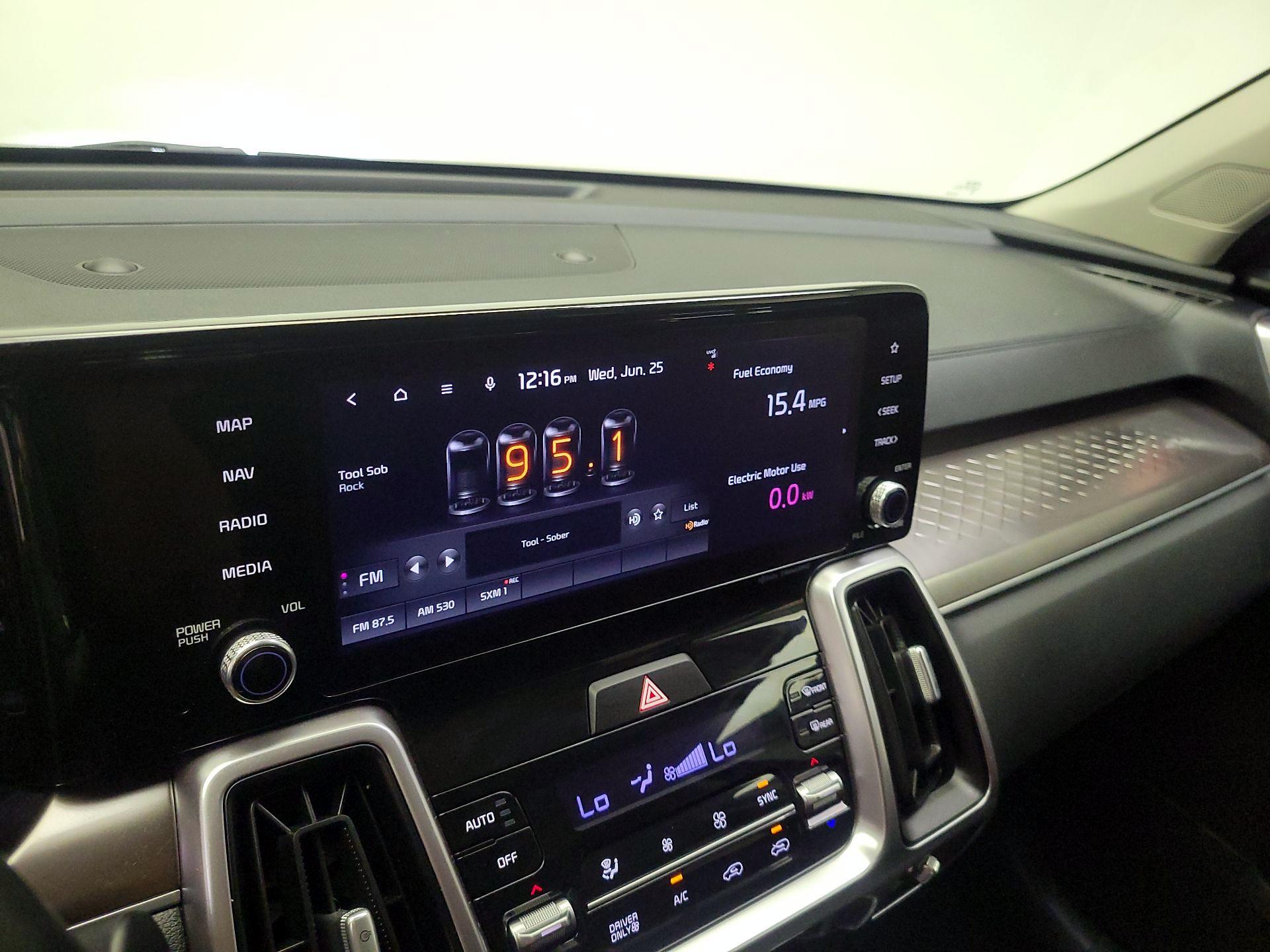 Thumbnail: 2022 Kia Sorento - 16