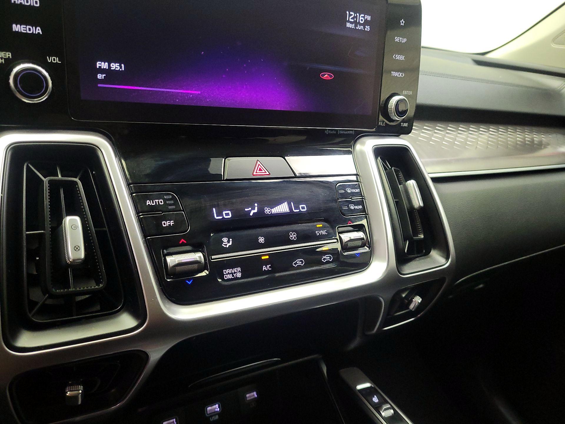Thumbnail: 2022 Kia Sorento - 17
