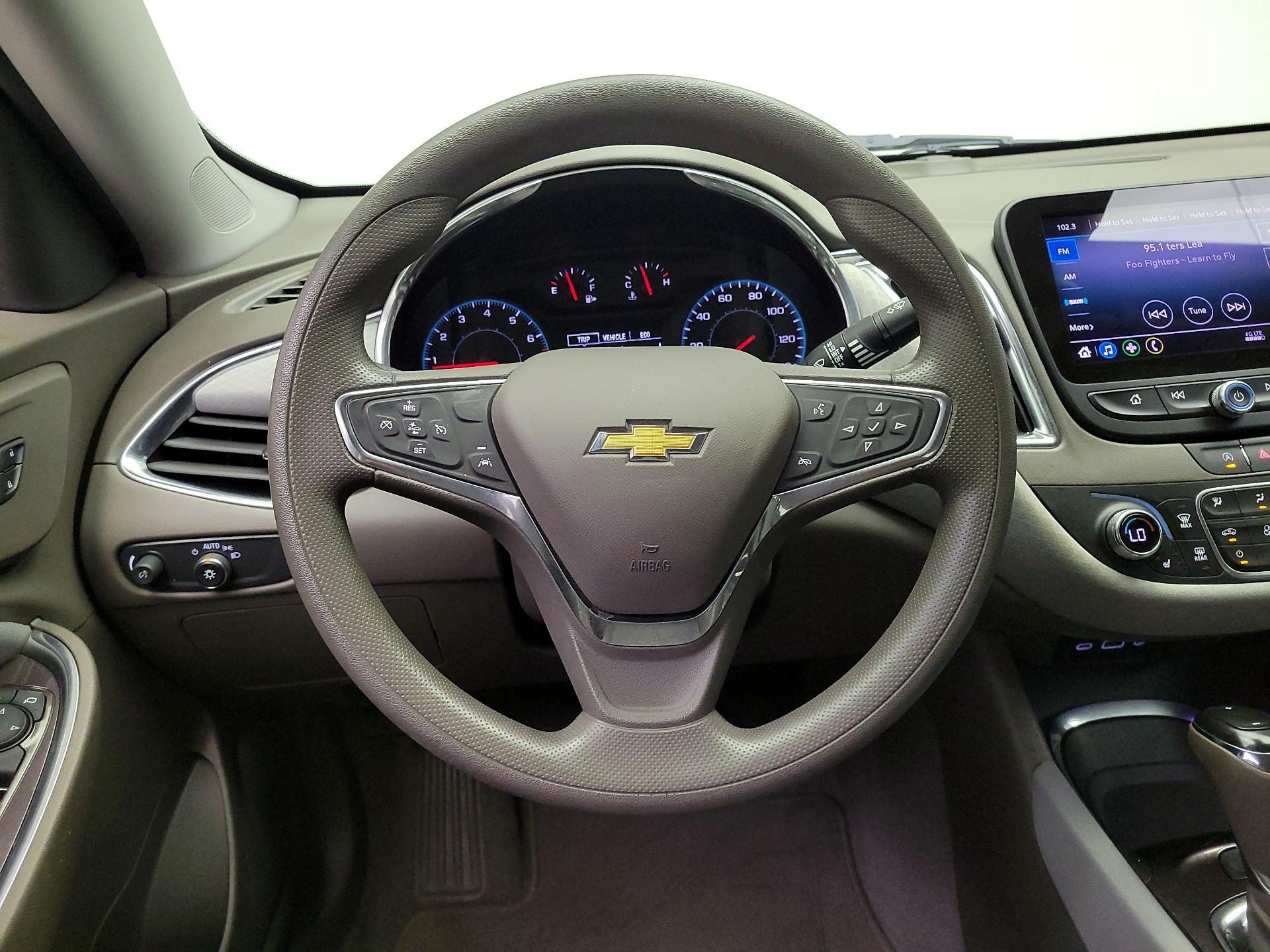 Thumbnail: 2020 Chevrolet Malibu - 10