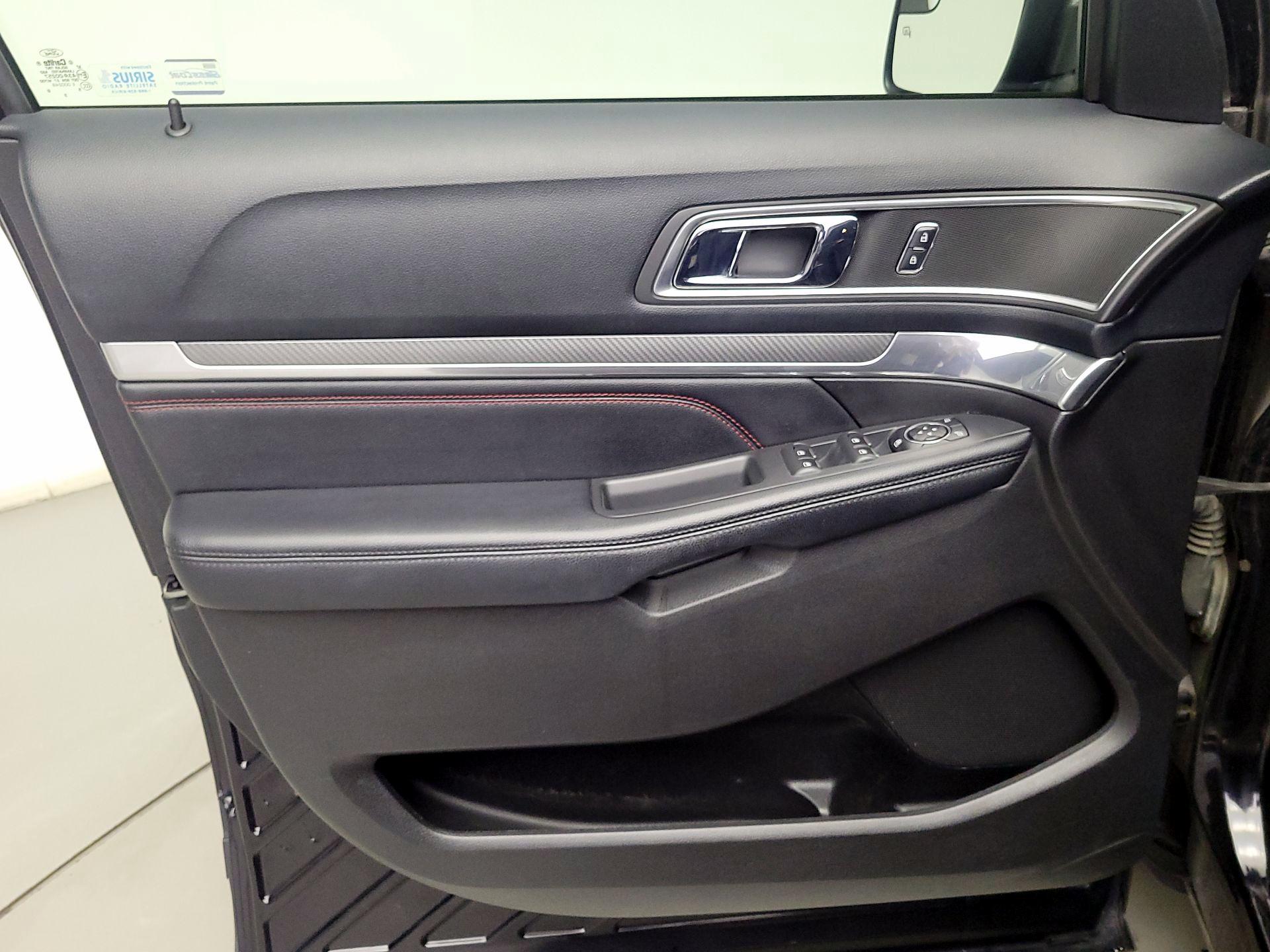 Thumbnail: 2016 Ford Explorer - 12