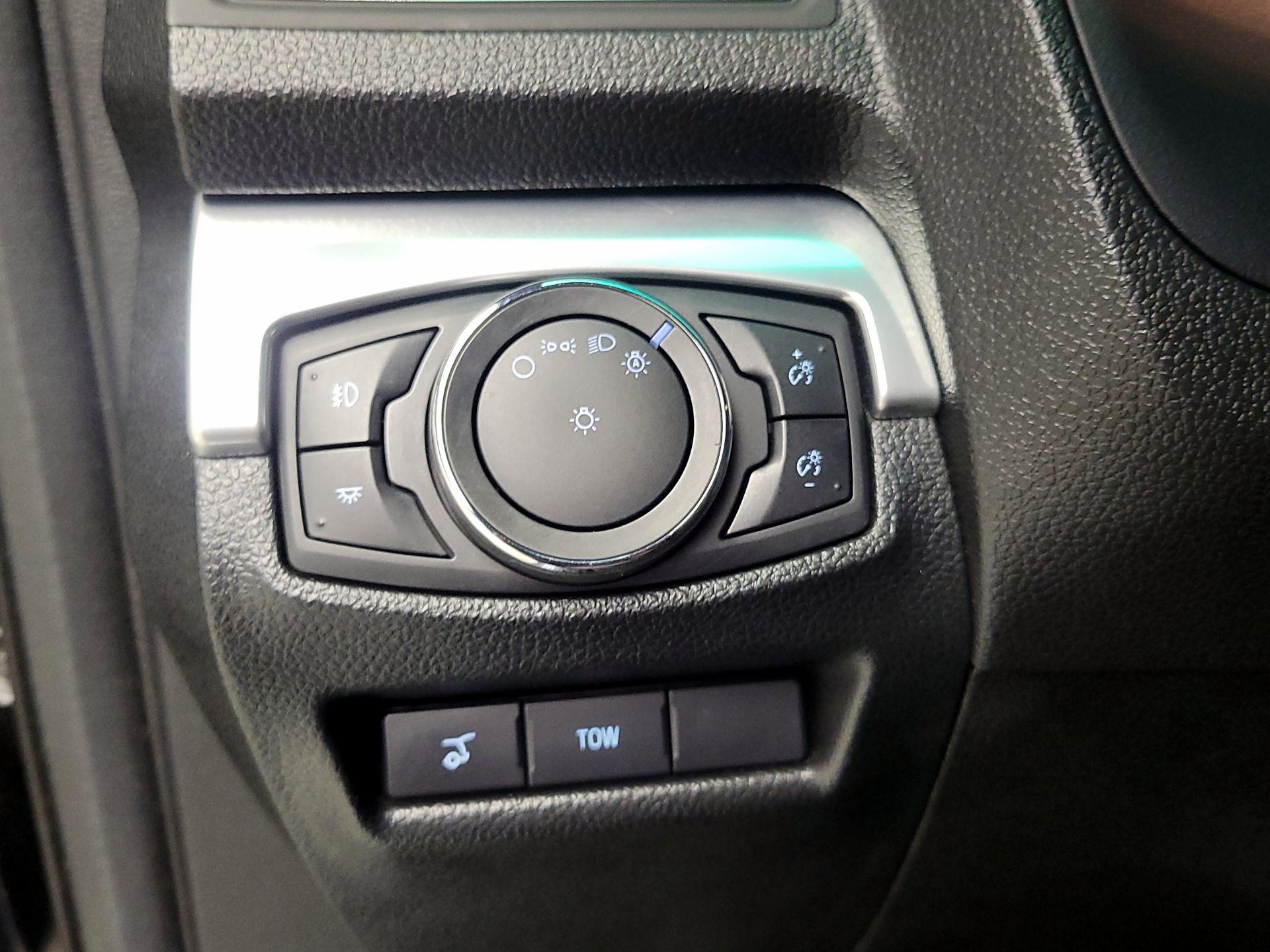 Thumbnail: 2016 Ford Explorer - 13