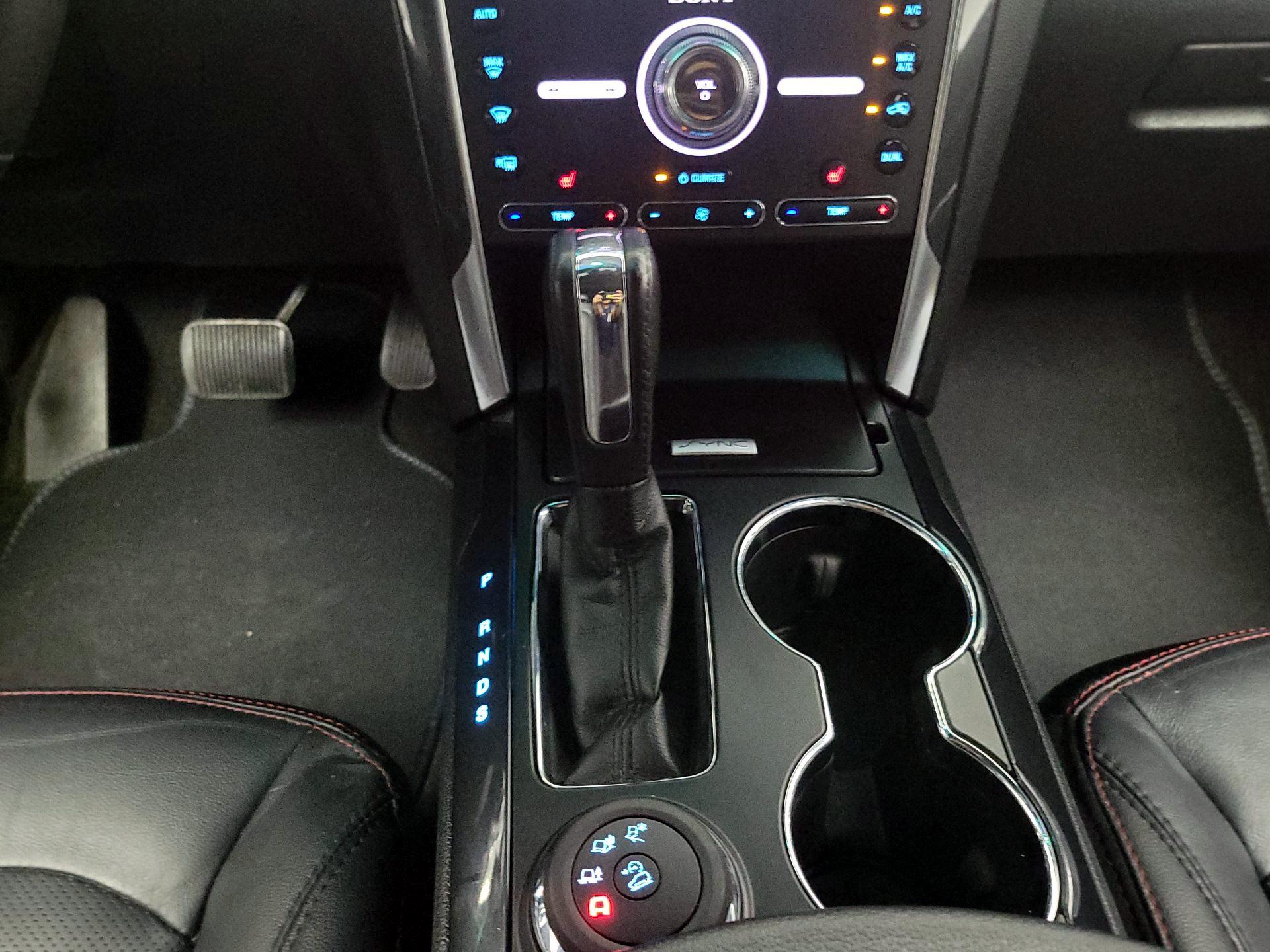 Thumbnail: 2016 Ford Explorer - 18