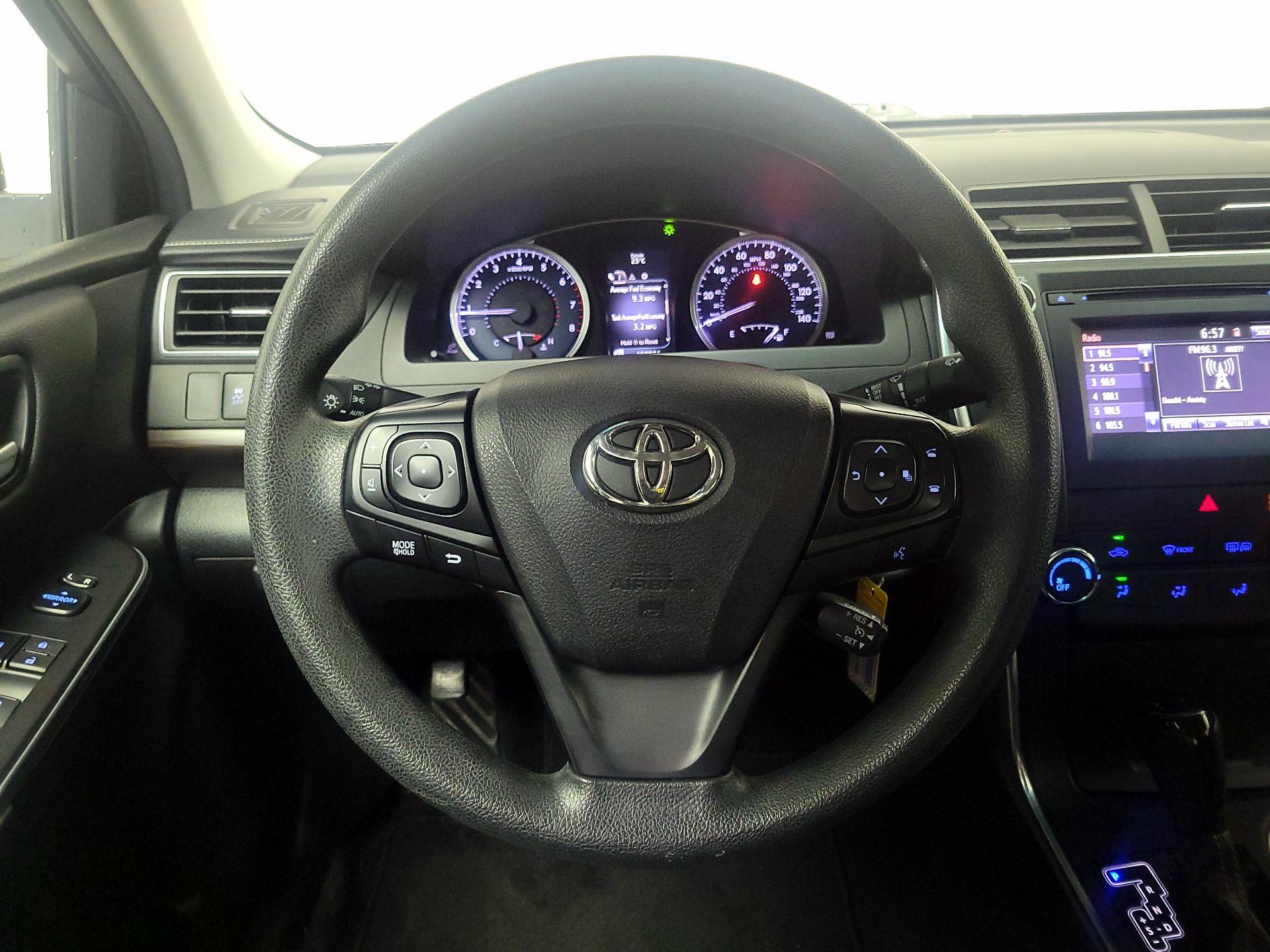 Thumbnail: 2017 Toyota Camry - 10