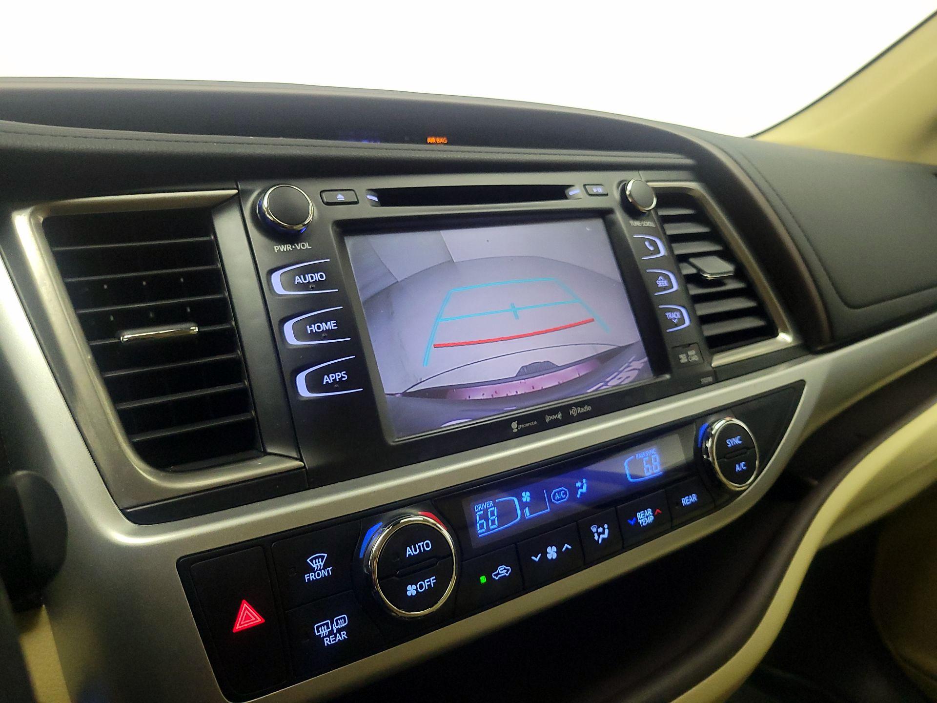 Thumbnail: 2019 Toyota Highlander - 15