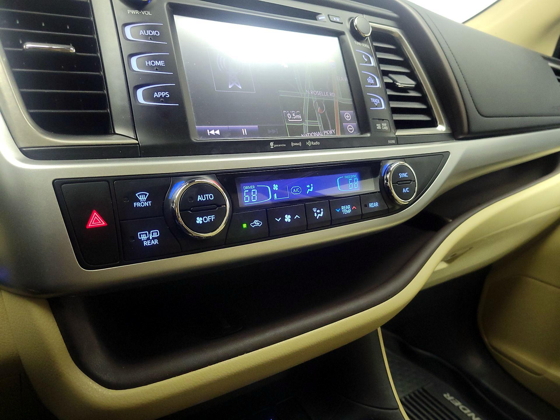Thumbnail: 2019 Toyota Highlander - 17