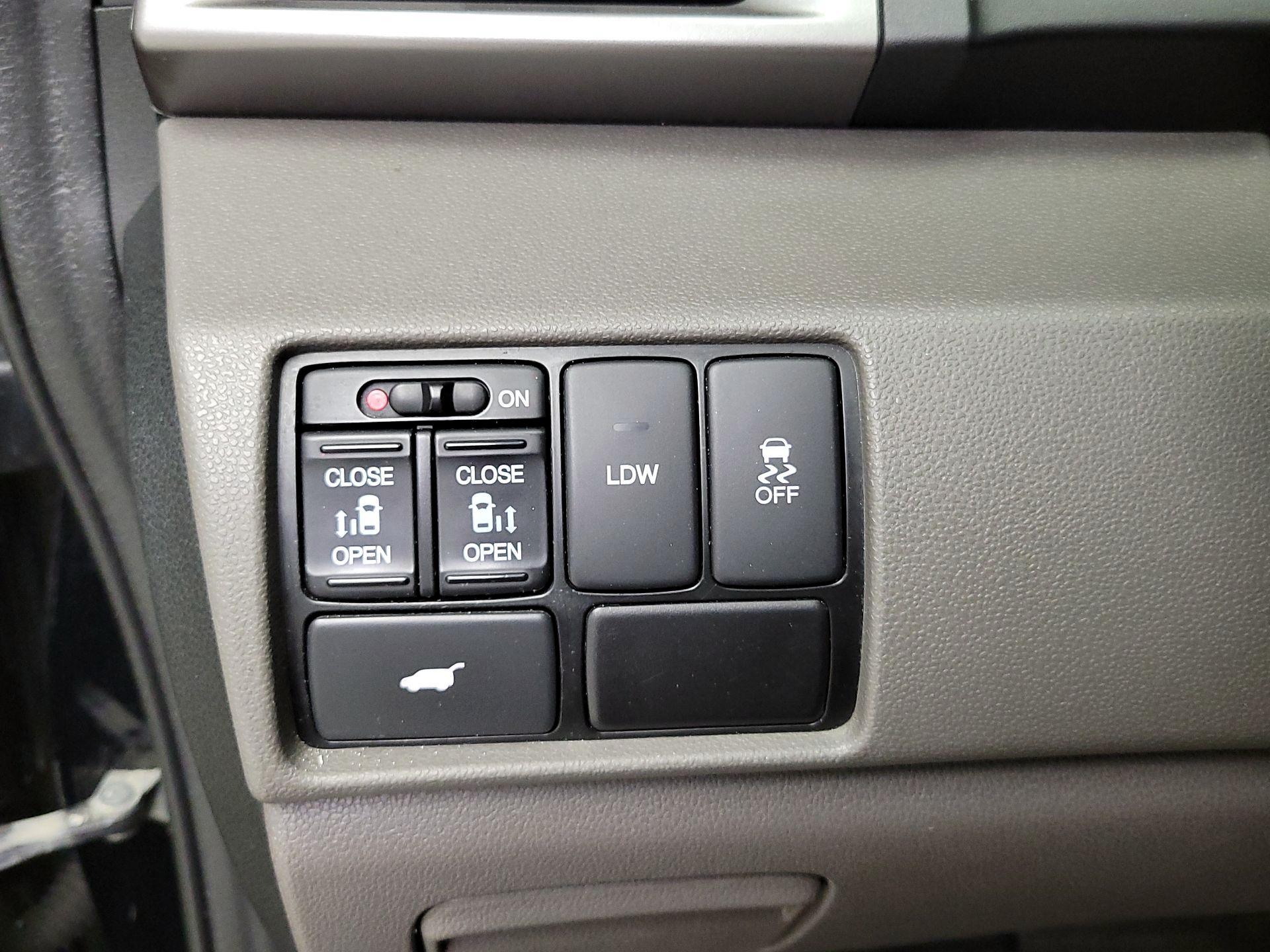 Thumbnail: 2015 Honda Odyssey - 13