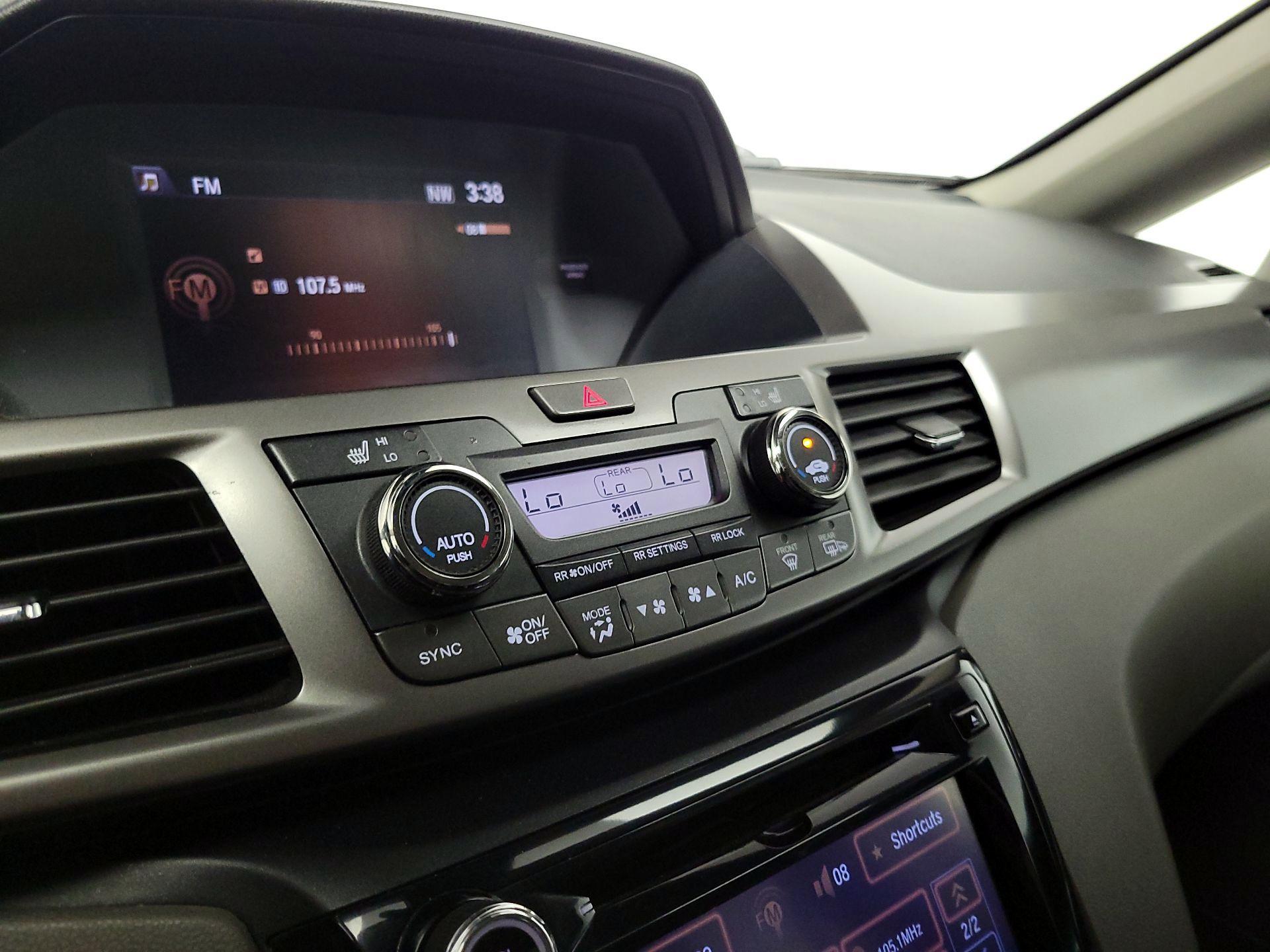 Thumbnail: 2015 Honda Odyssey - 16