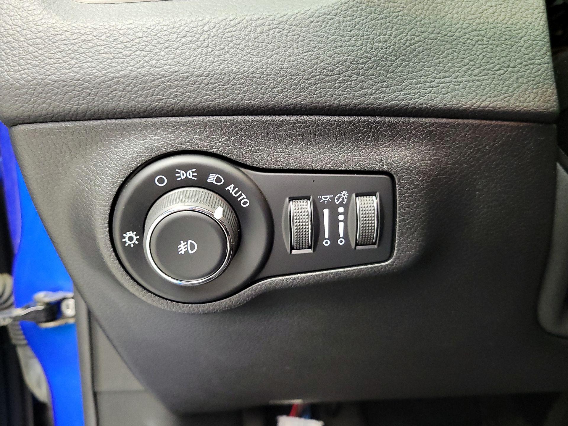 Thumbnail: 2018 Jeep Compass - 13