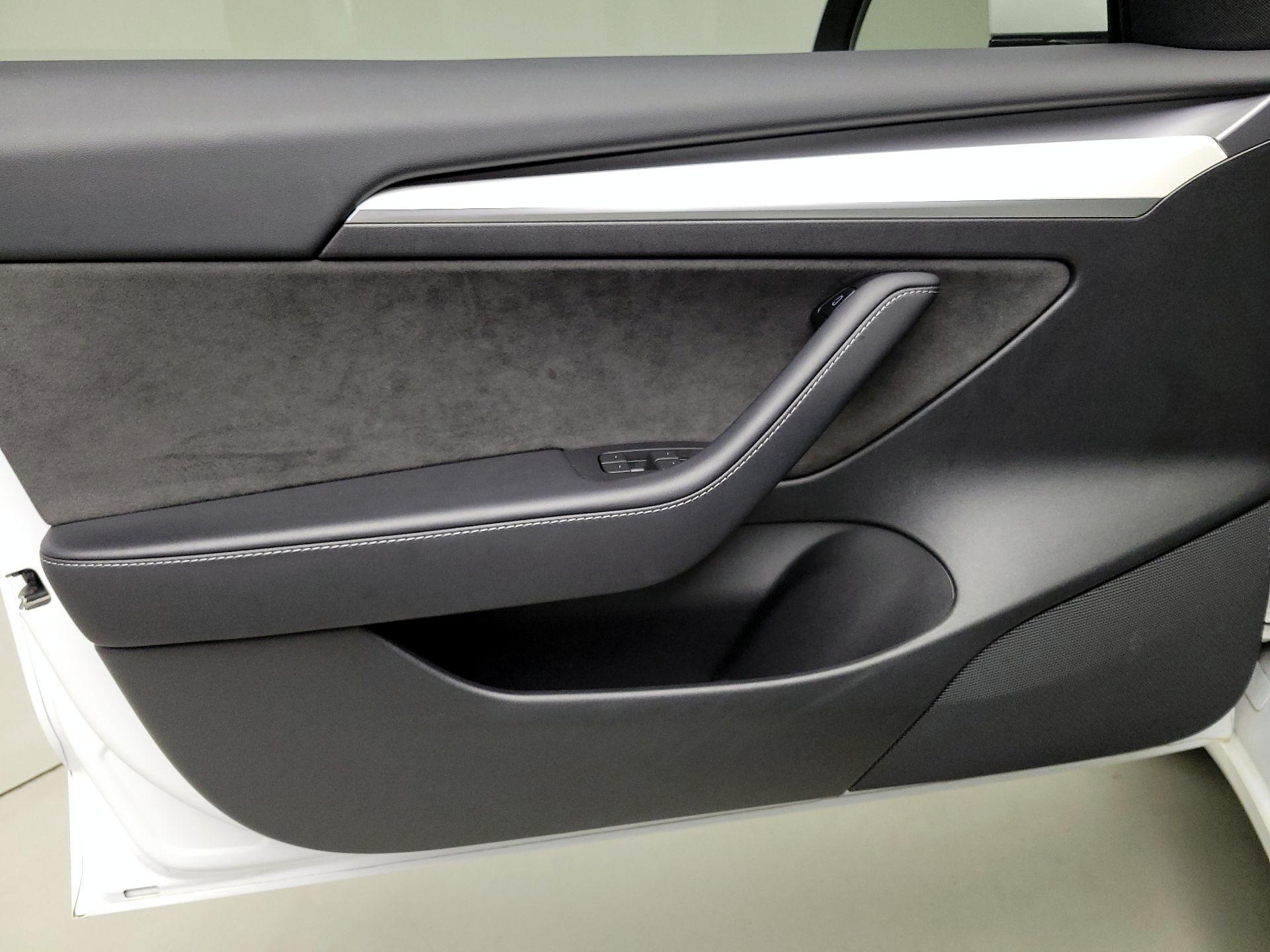 Thumbnail: 2021 Tesla Model 3 - 12
