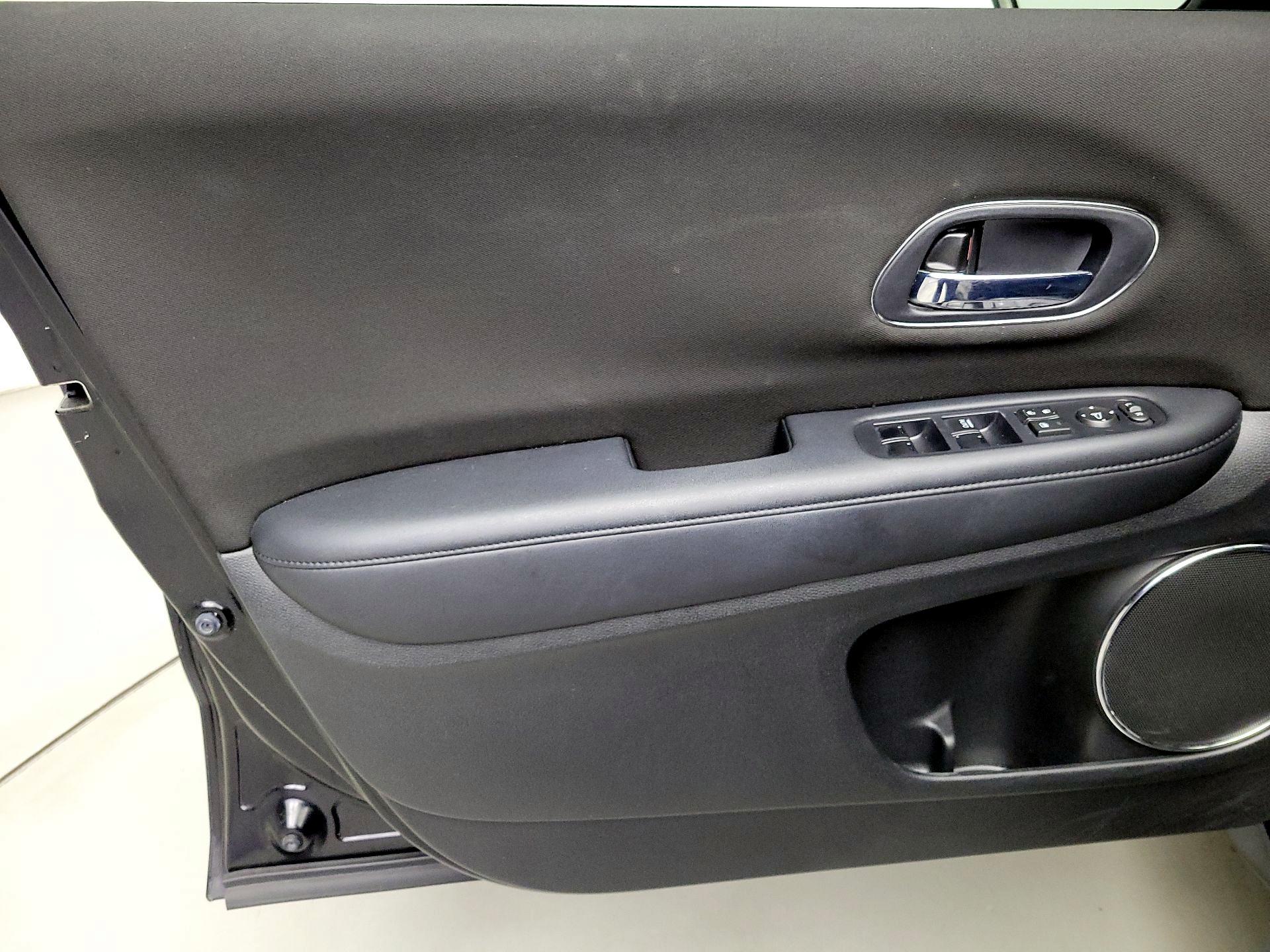 Thumbnail: 2017 Honda HR-V - 12