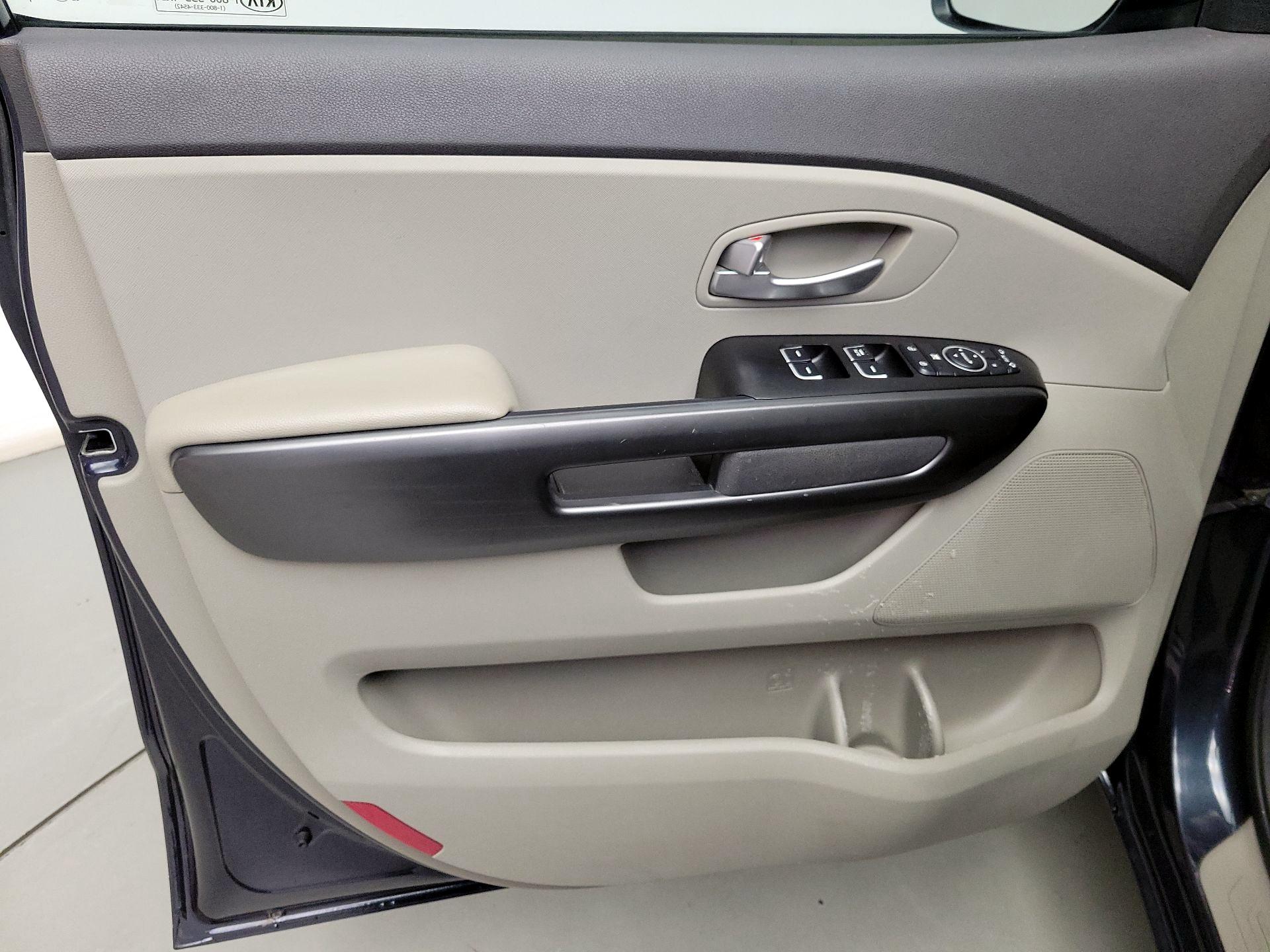 Thumbnail: 2015 Kia Sedona - 12