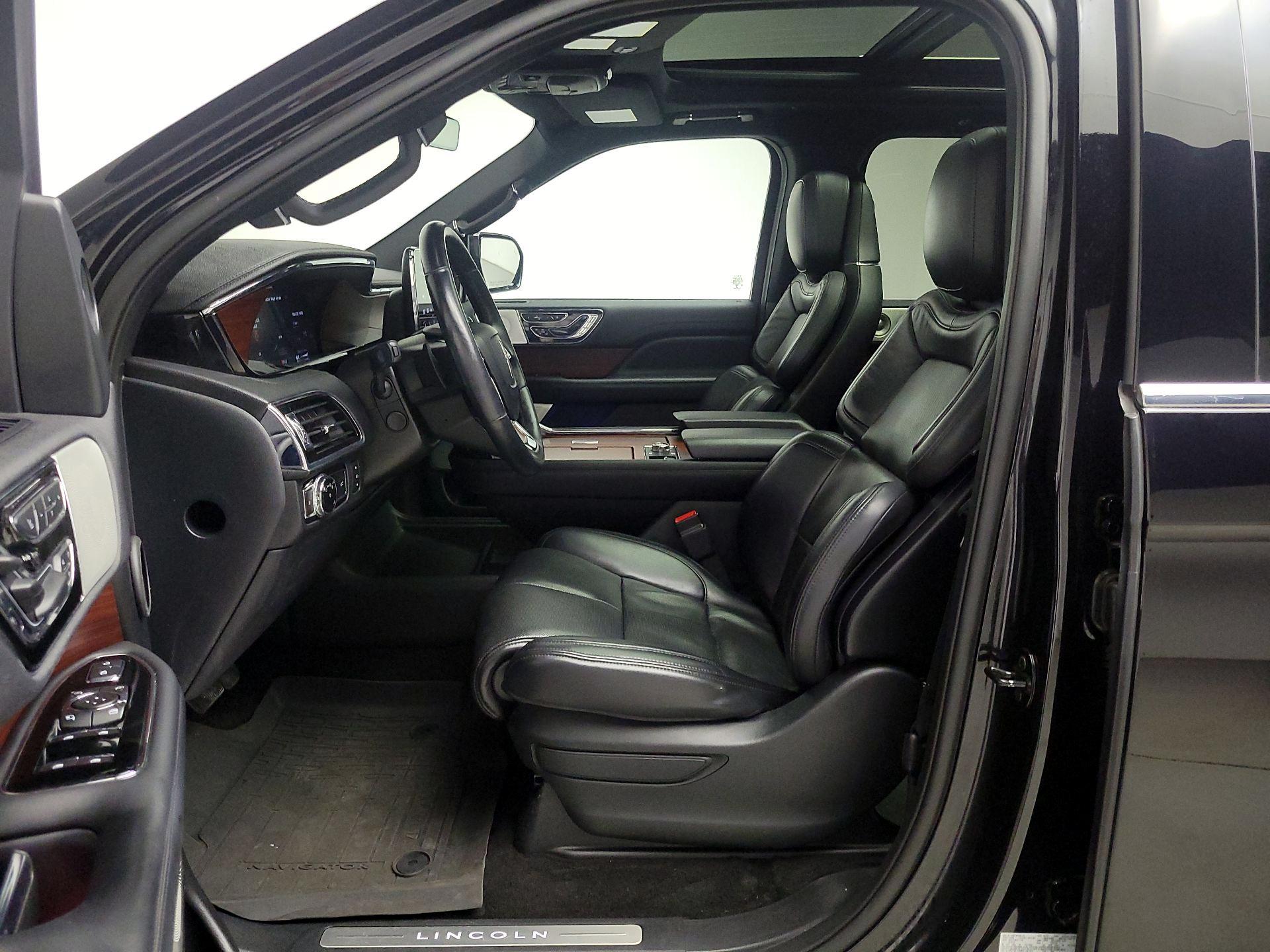 Thumbnail: 2021 Lincoln Navigator - 11
