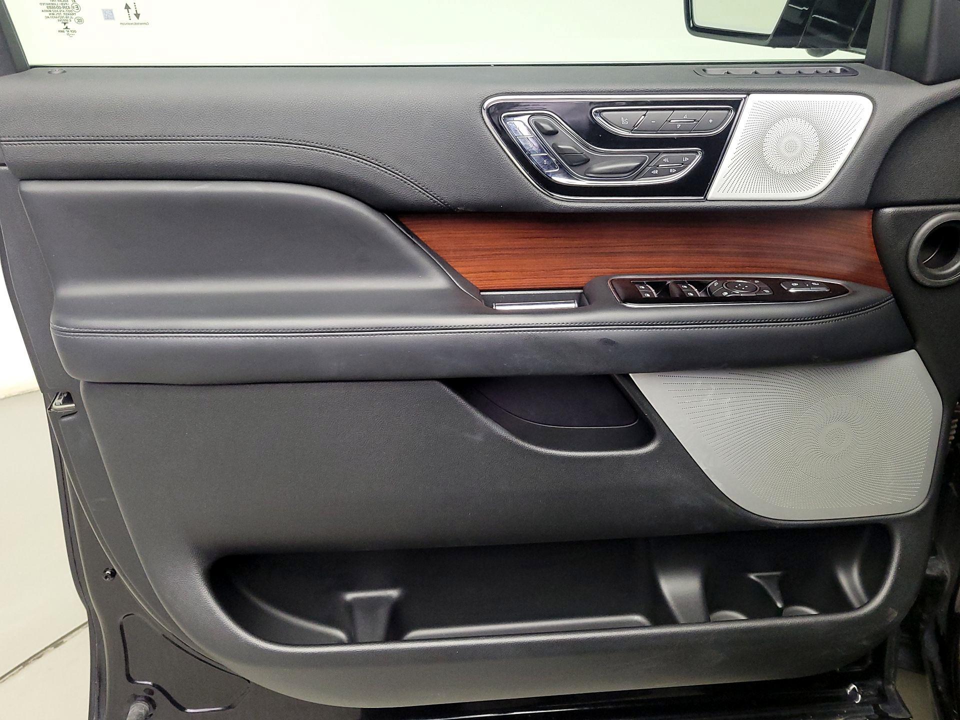 Thumbnail: 2021 Lincoln Navigator - 12