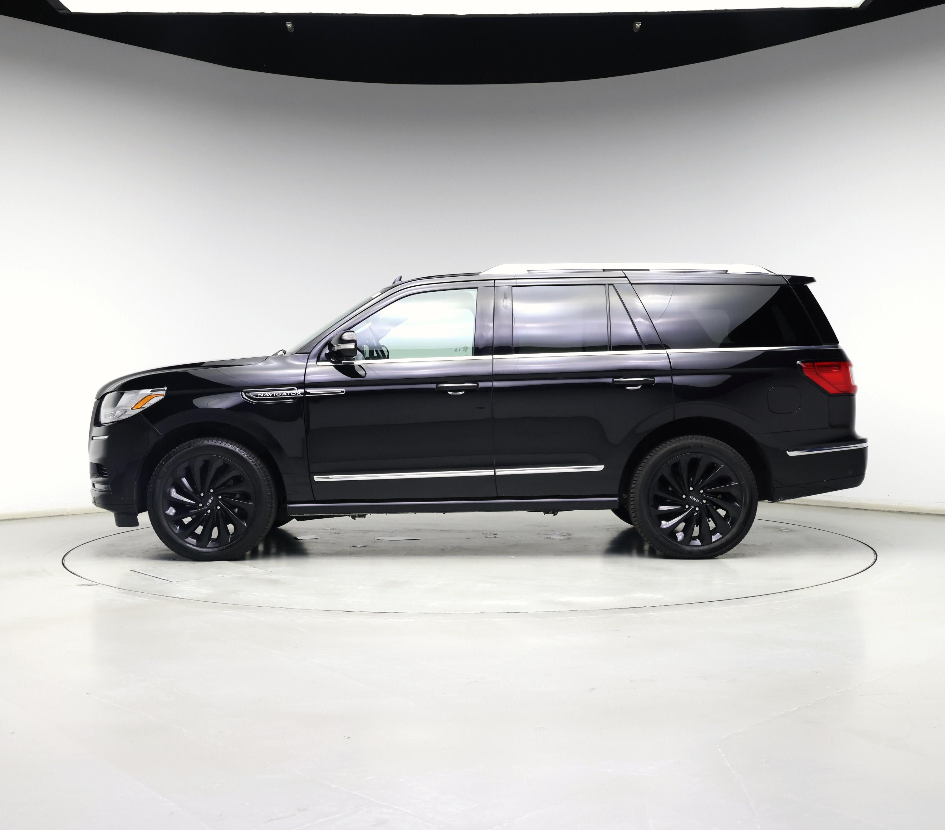Thumbnail: 2021 Lincoln Navigator - 3