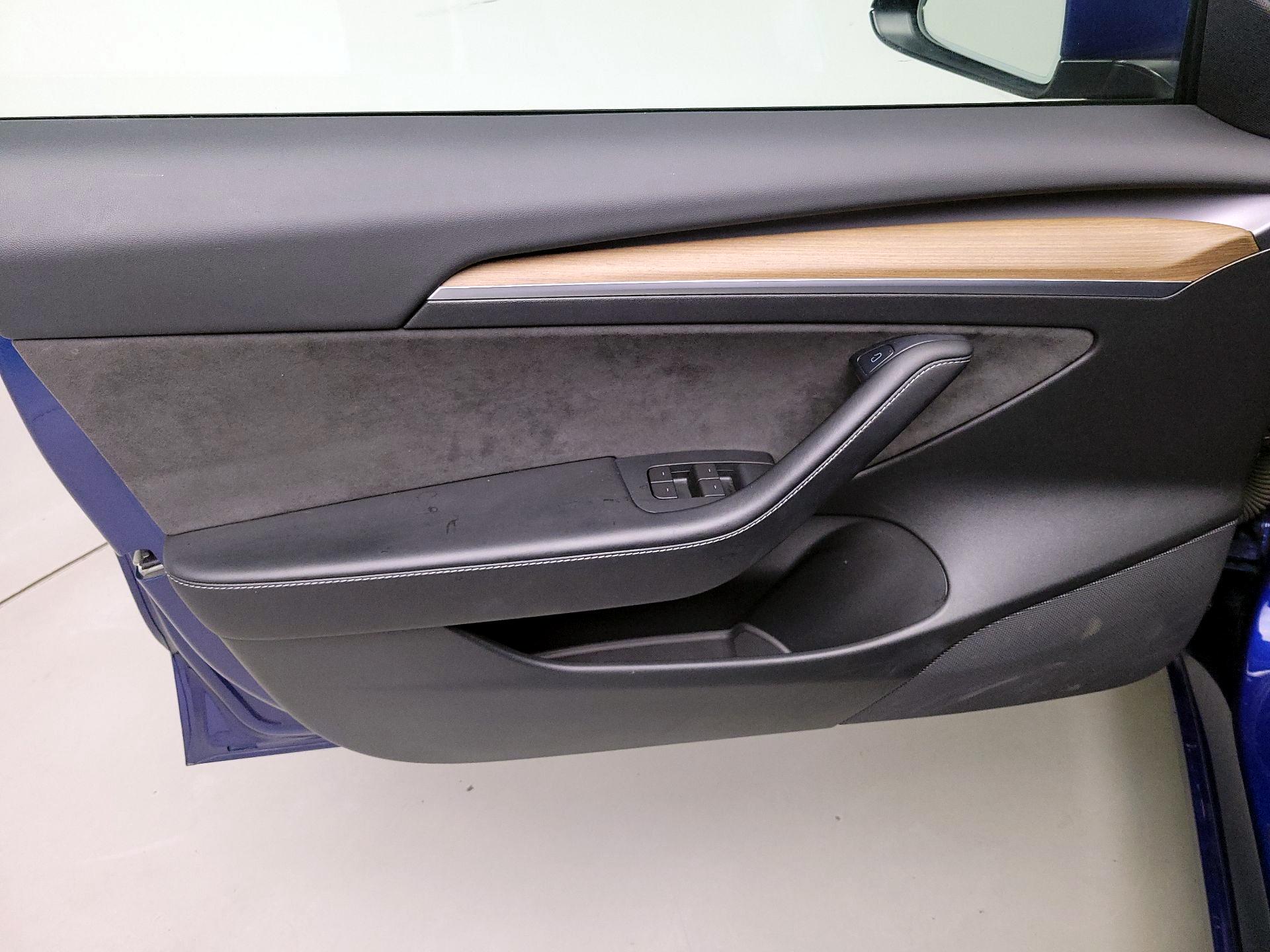 Thumbnail: 2021 Tesla Model 3 - 12