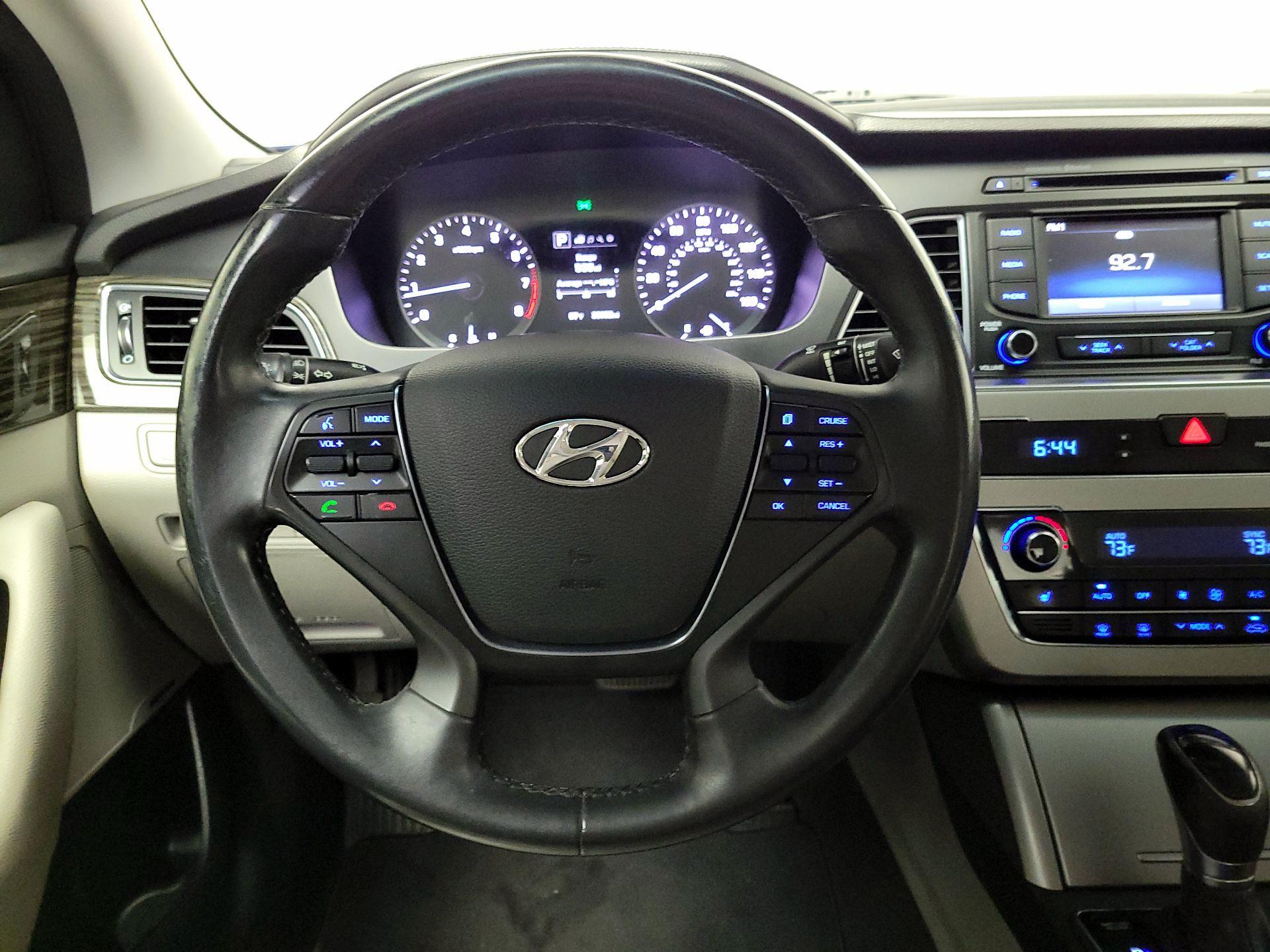 Thumbnail: 2015 Hyundai Sonata - 10