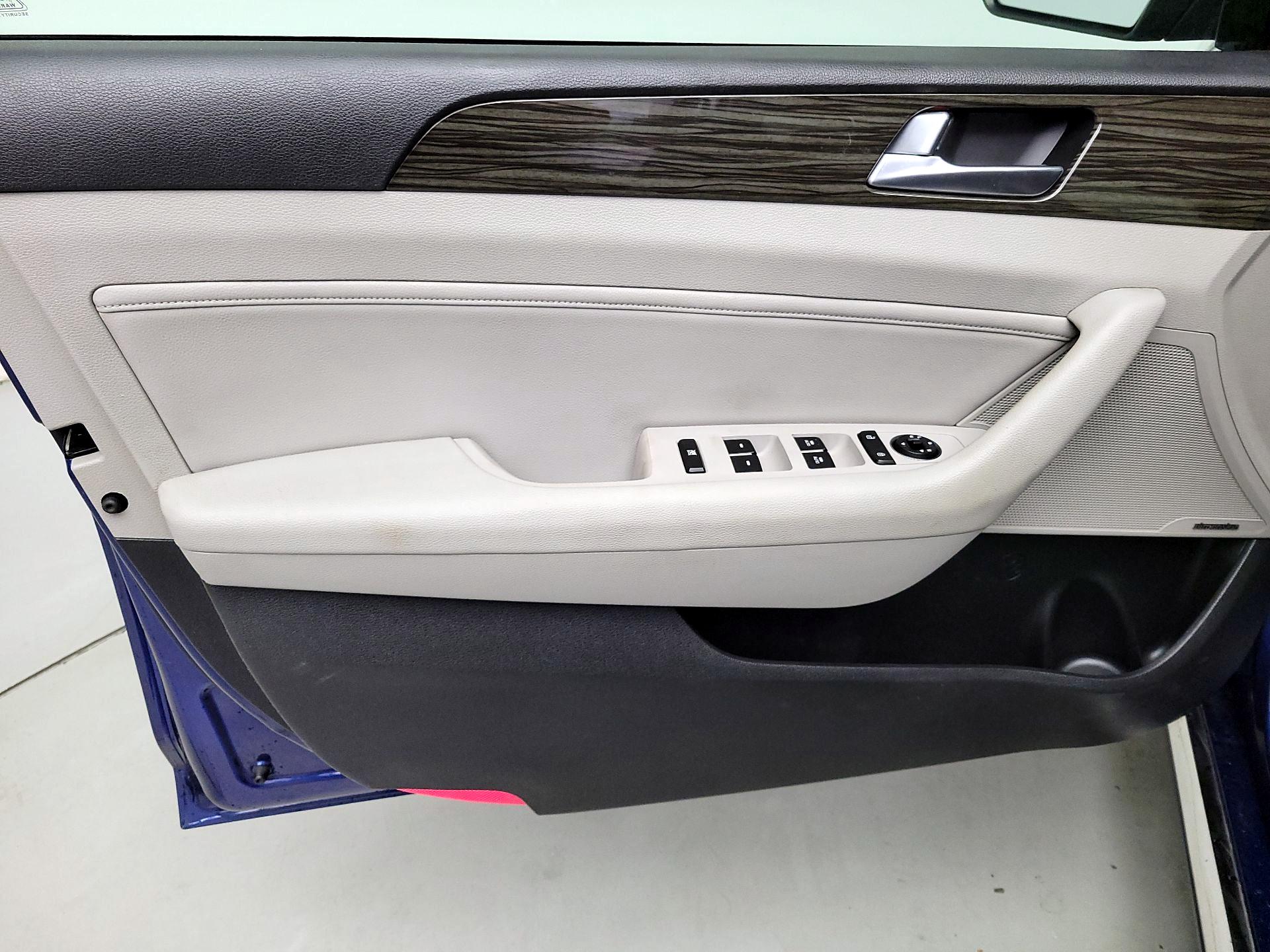 Thumbnail: 2015 Hyundai Sonata - 12