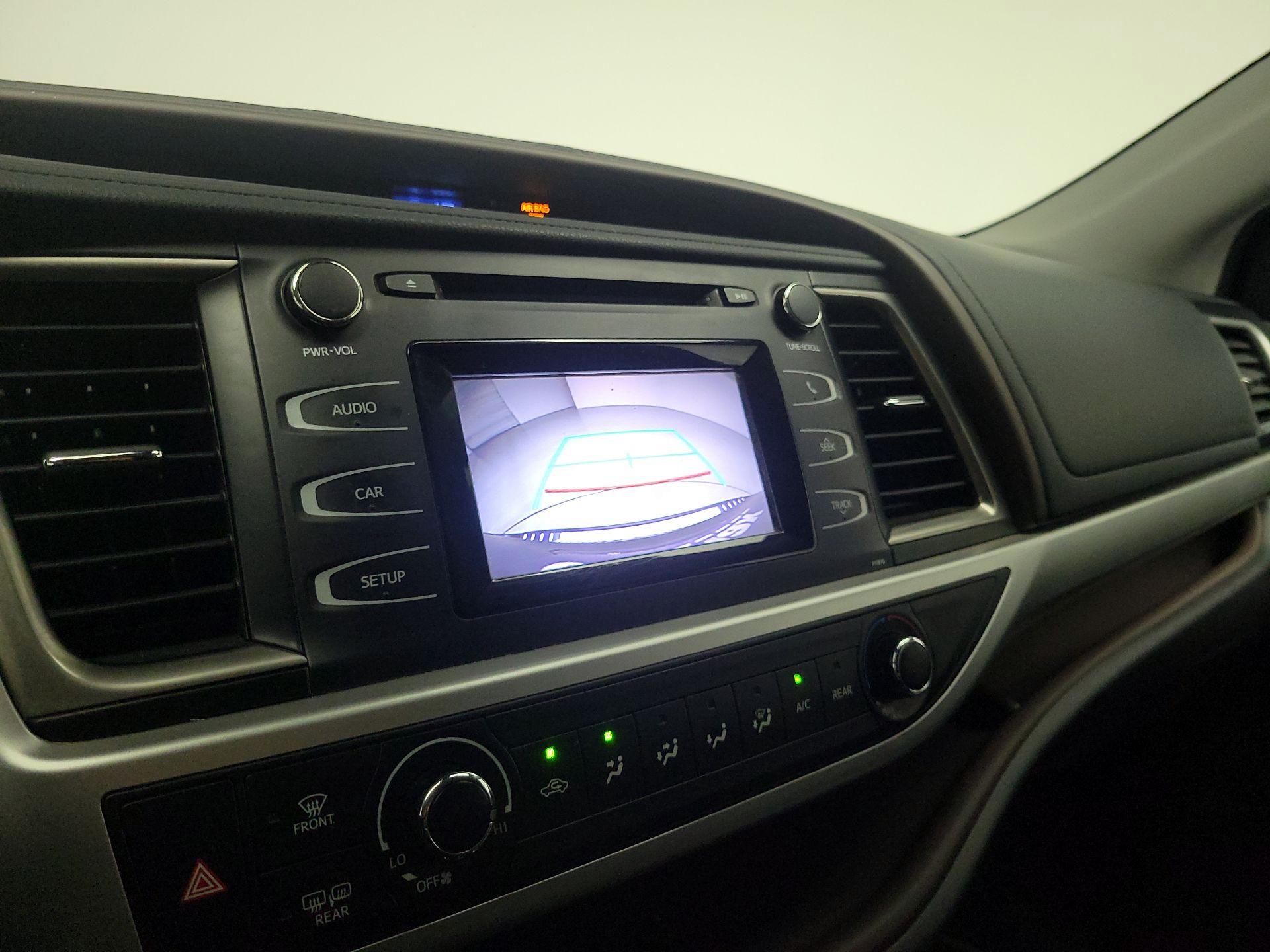 Thumbnail: 2019 Toyota Highlander - 14