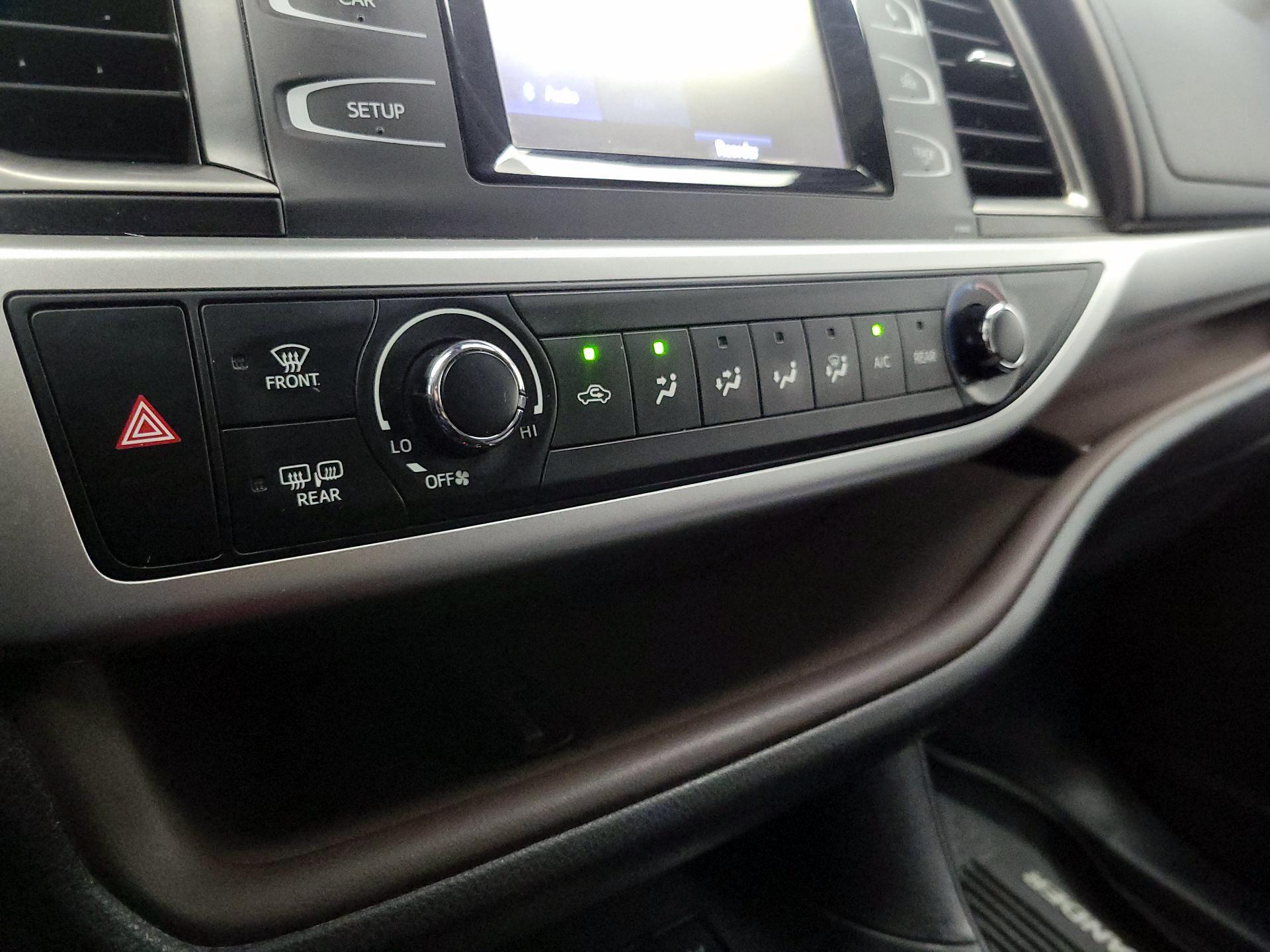 Thumbnail: 2019 Toyota Highlander - 16