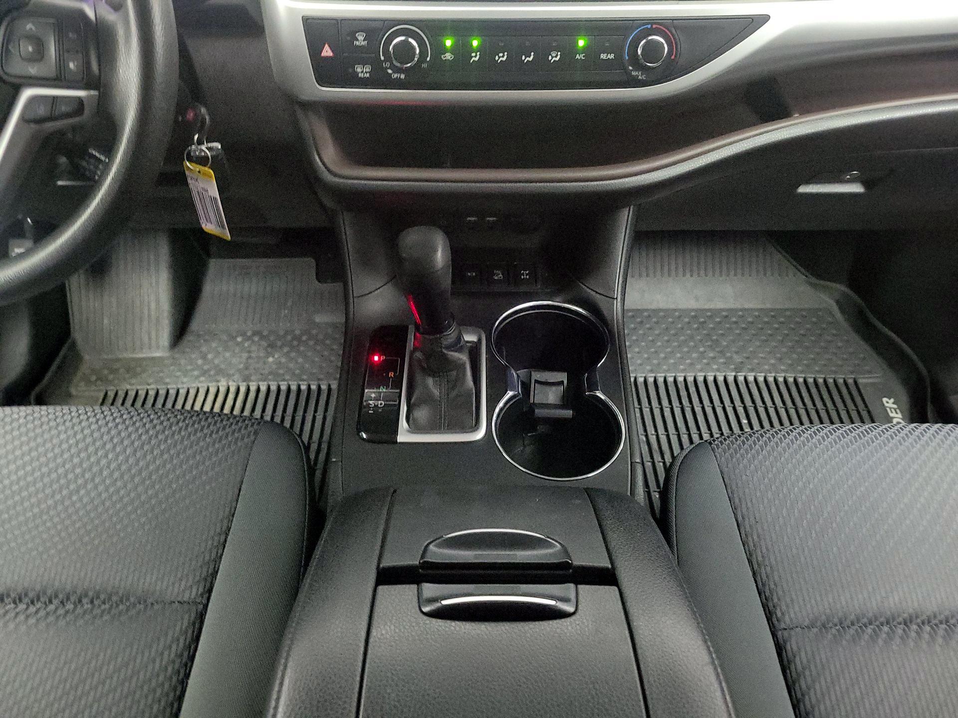 Thumbnail: 2019 Toyota Highlander - 17