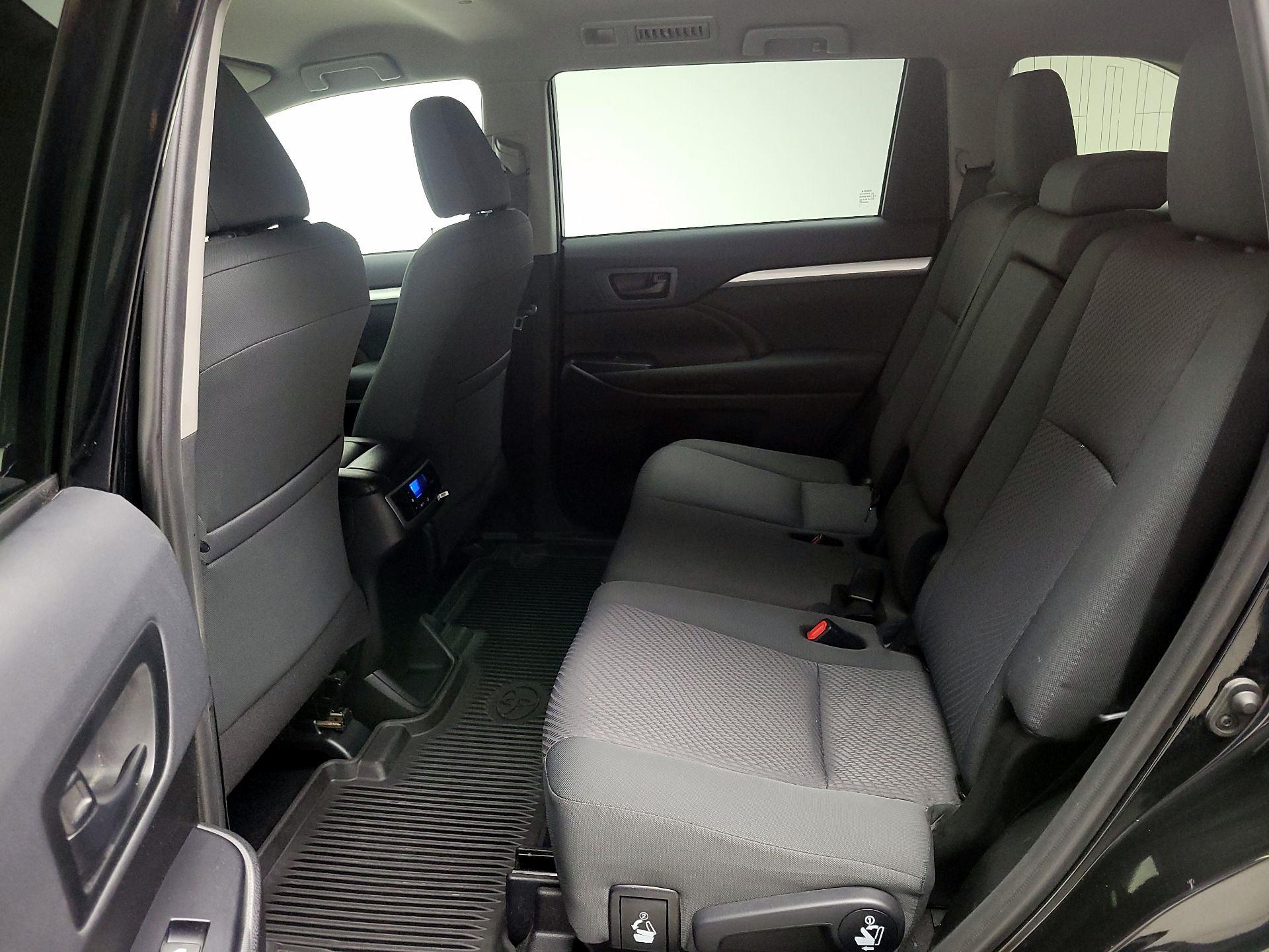 Thumbnail: 2019 Toyota Highlander - 19