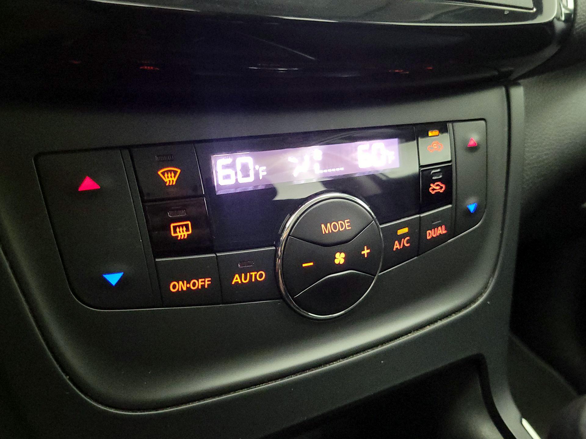 Thumbnail: 2019 Nissan Sentra - 16