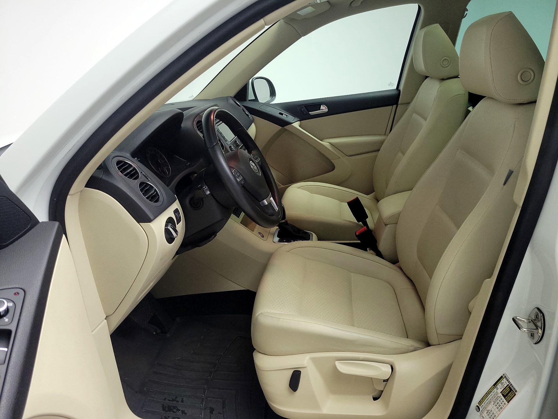Thumbnail: 2014 Volkswagen Tiguan - 11