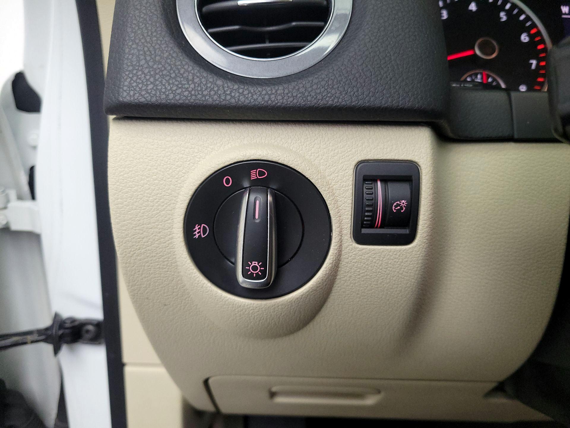 Thumbnail: 2014 Volkswagen Tiguan - 13