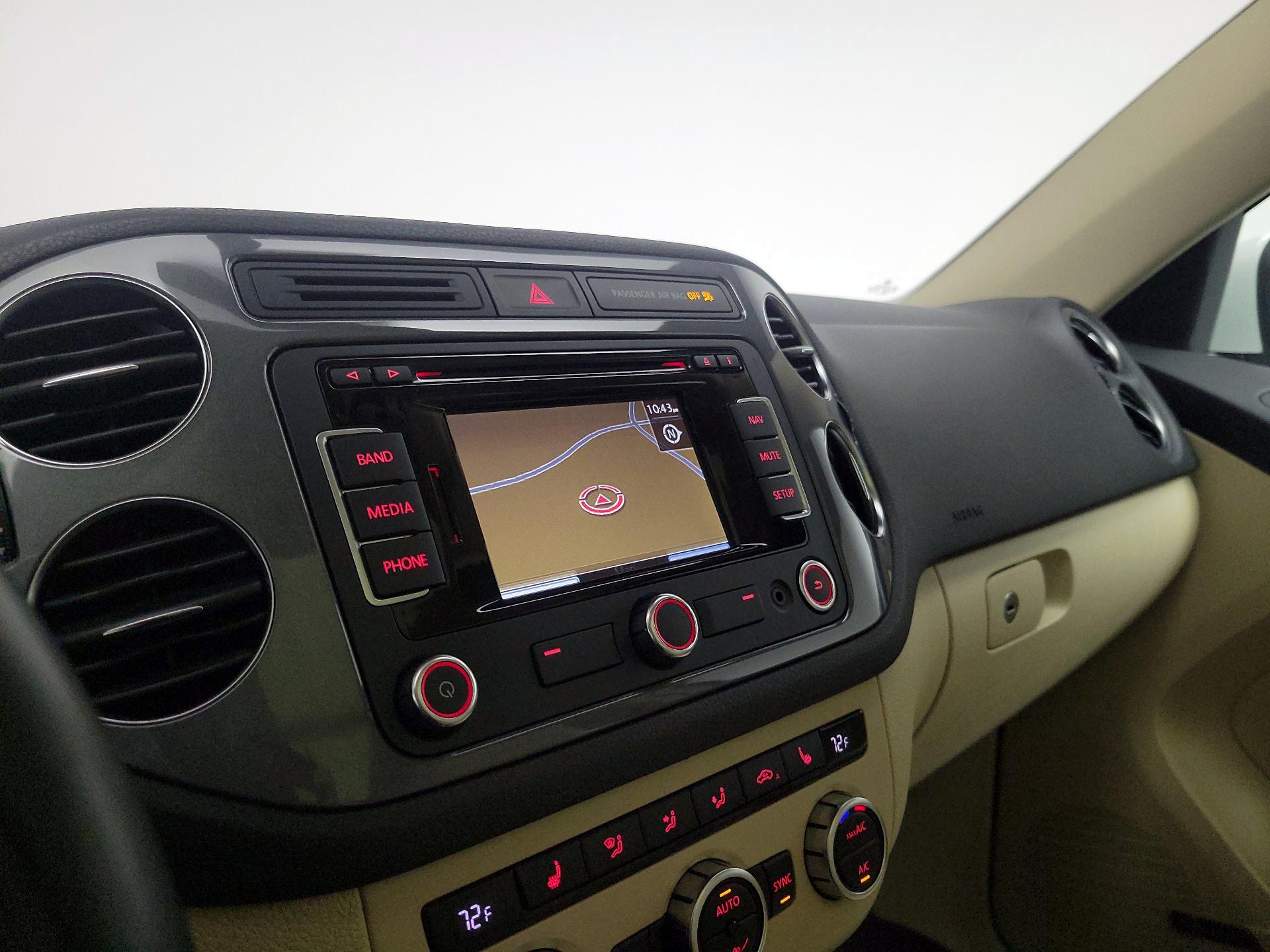 Thumbnail: 2014 Volkswagen Tiguan - 14
