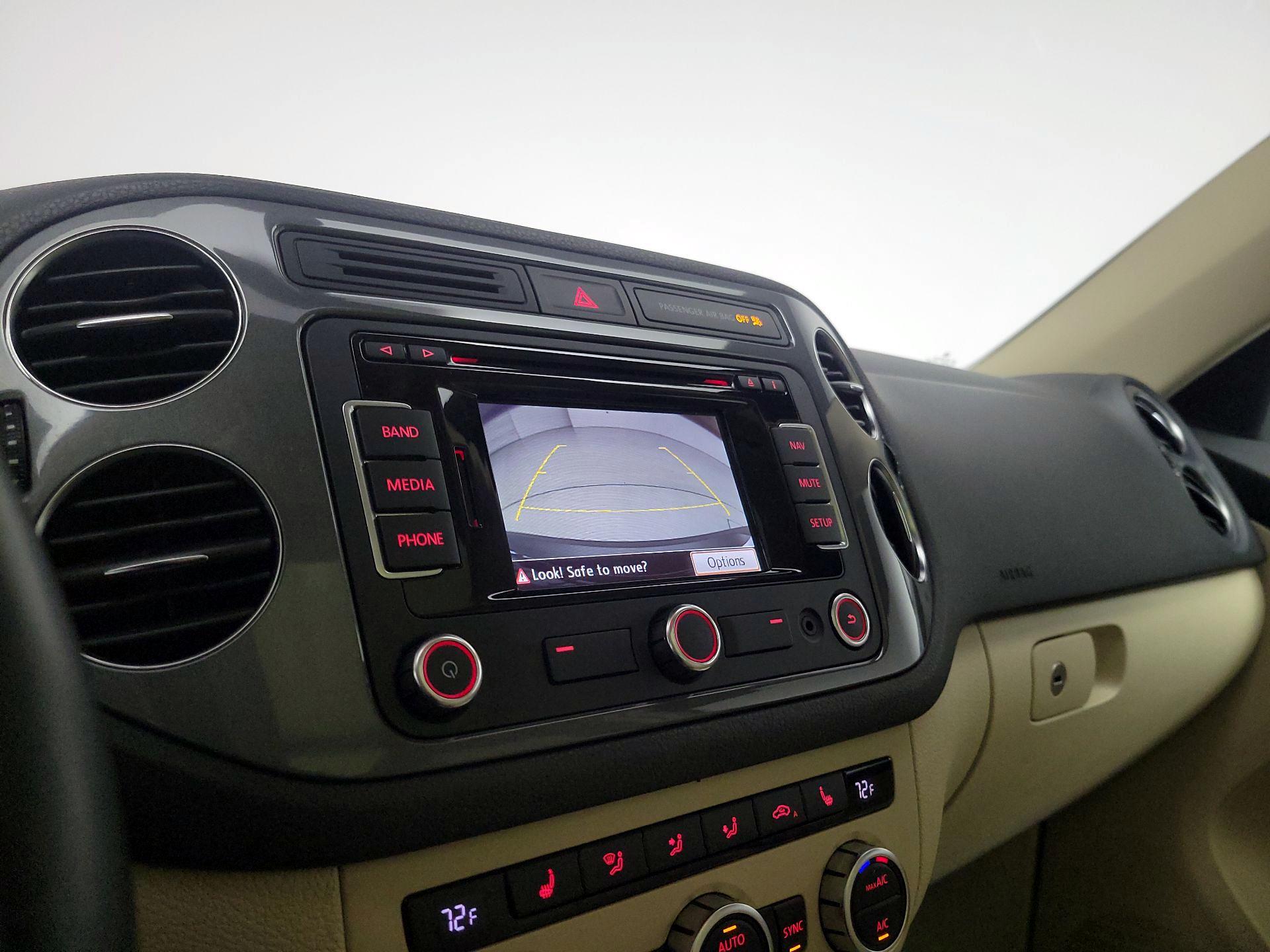 Thumbnail: 2014 Volkswagen Tiguan - 15