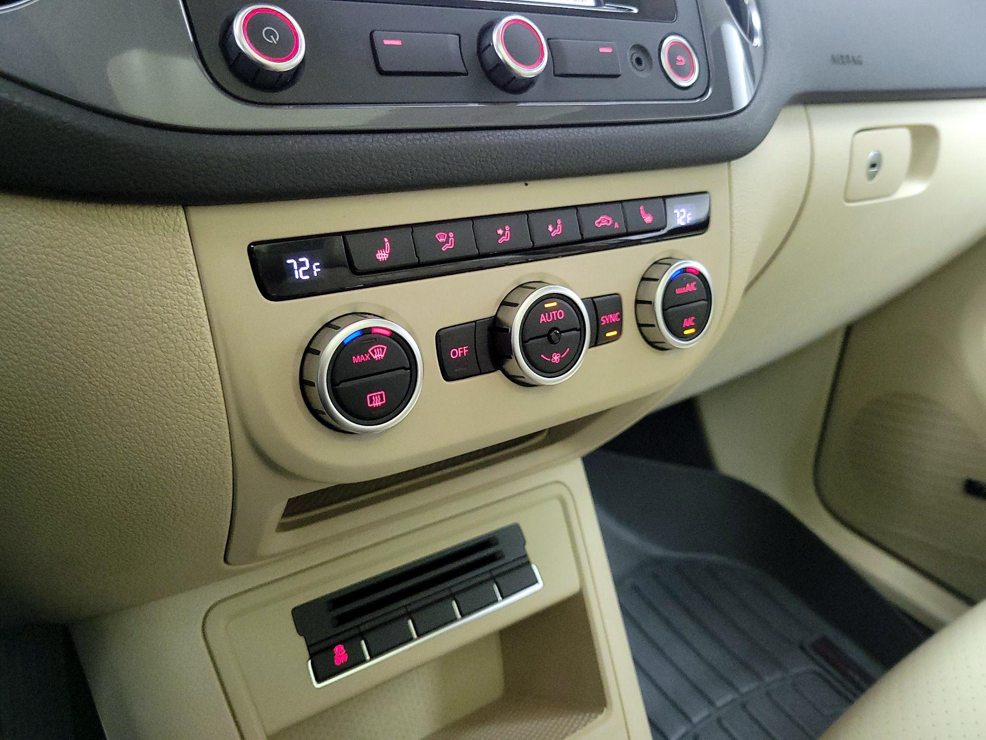 Thumbnail: 2014 Volkswagen Tiguan - 17