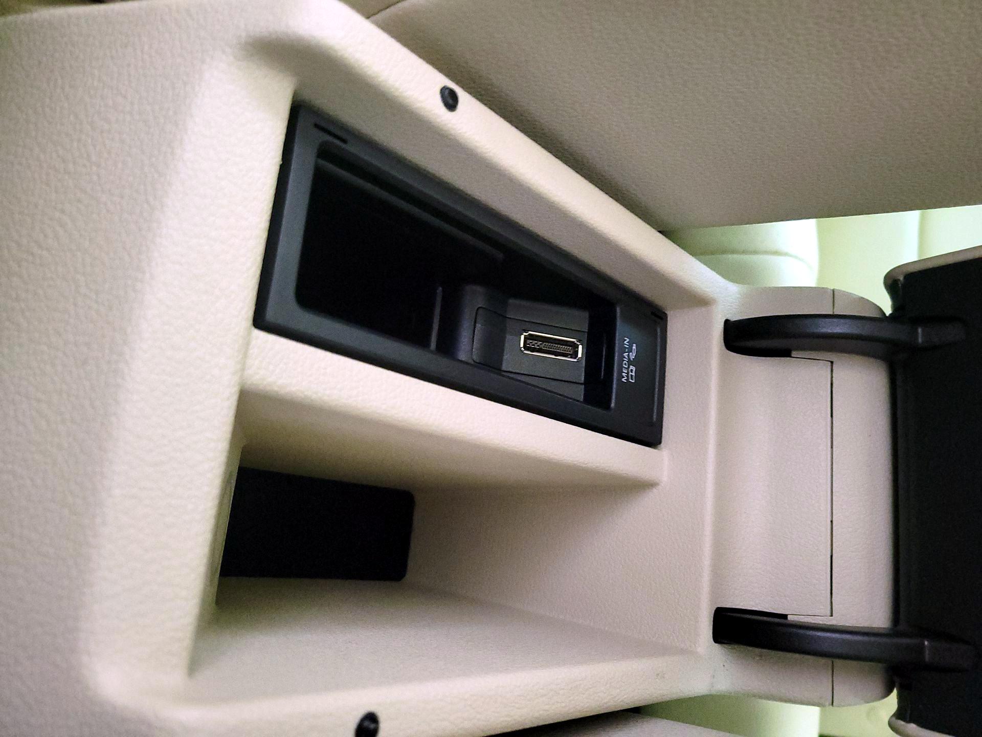 Thumbnail: 2014 Volkswagen Tiguan - 19