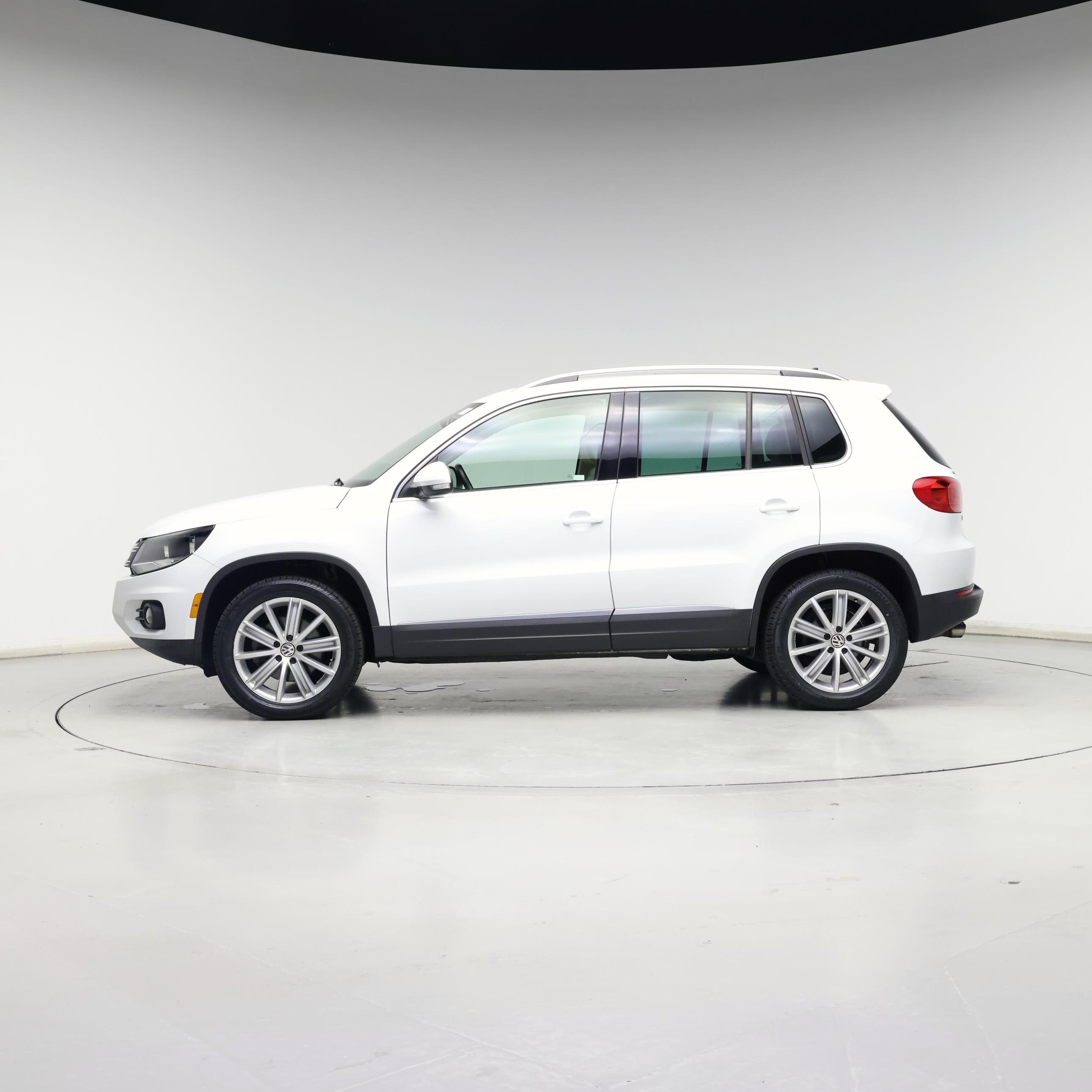 Thumbnail: 2014 Volkswagen Tiguan - 3