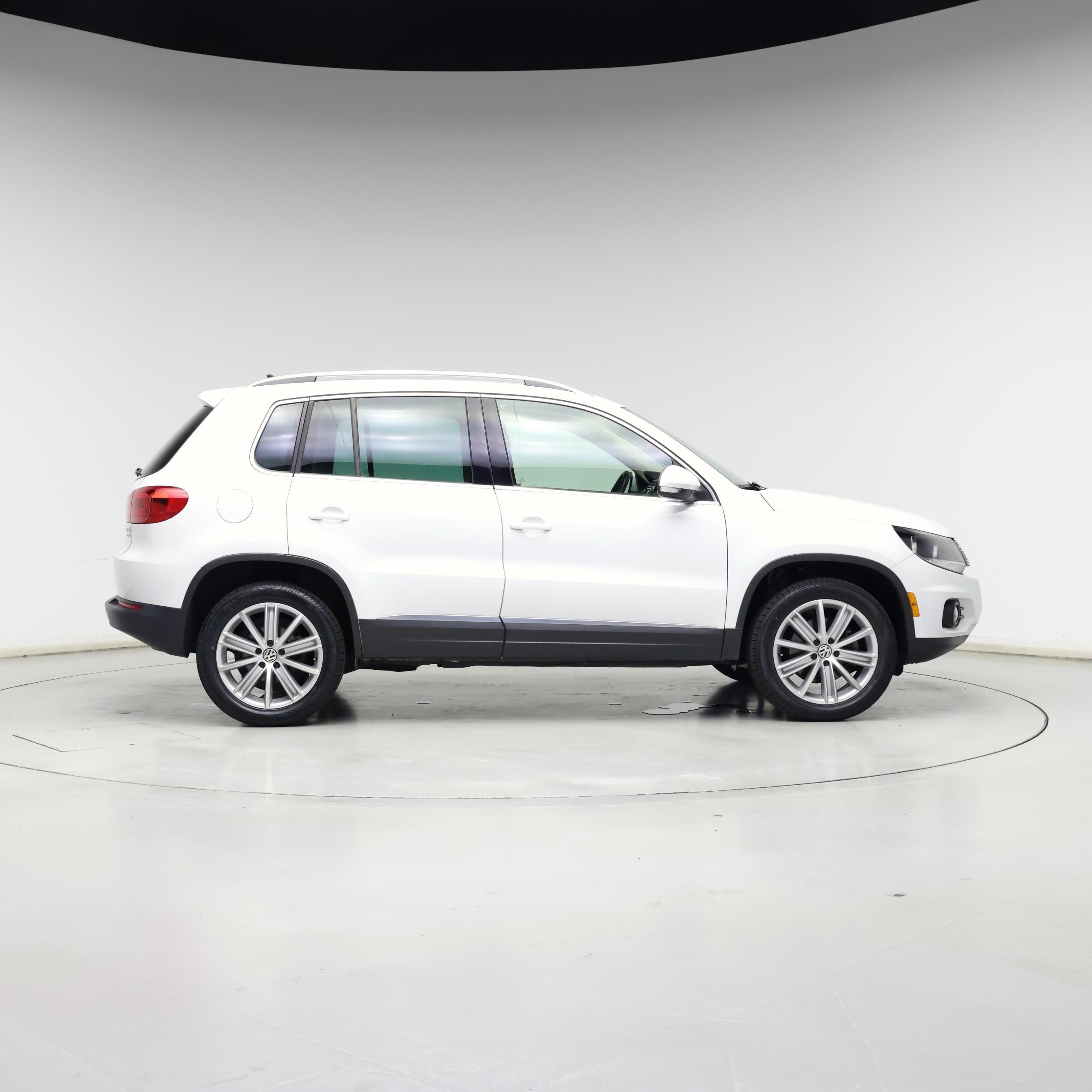 Thumbnail: 2014 Volkswagen Tiguan - 7