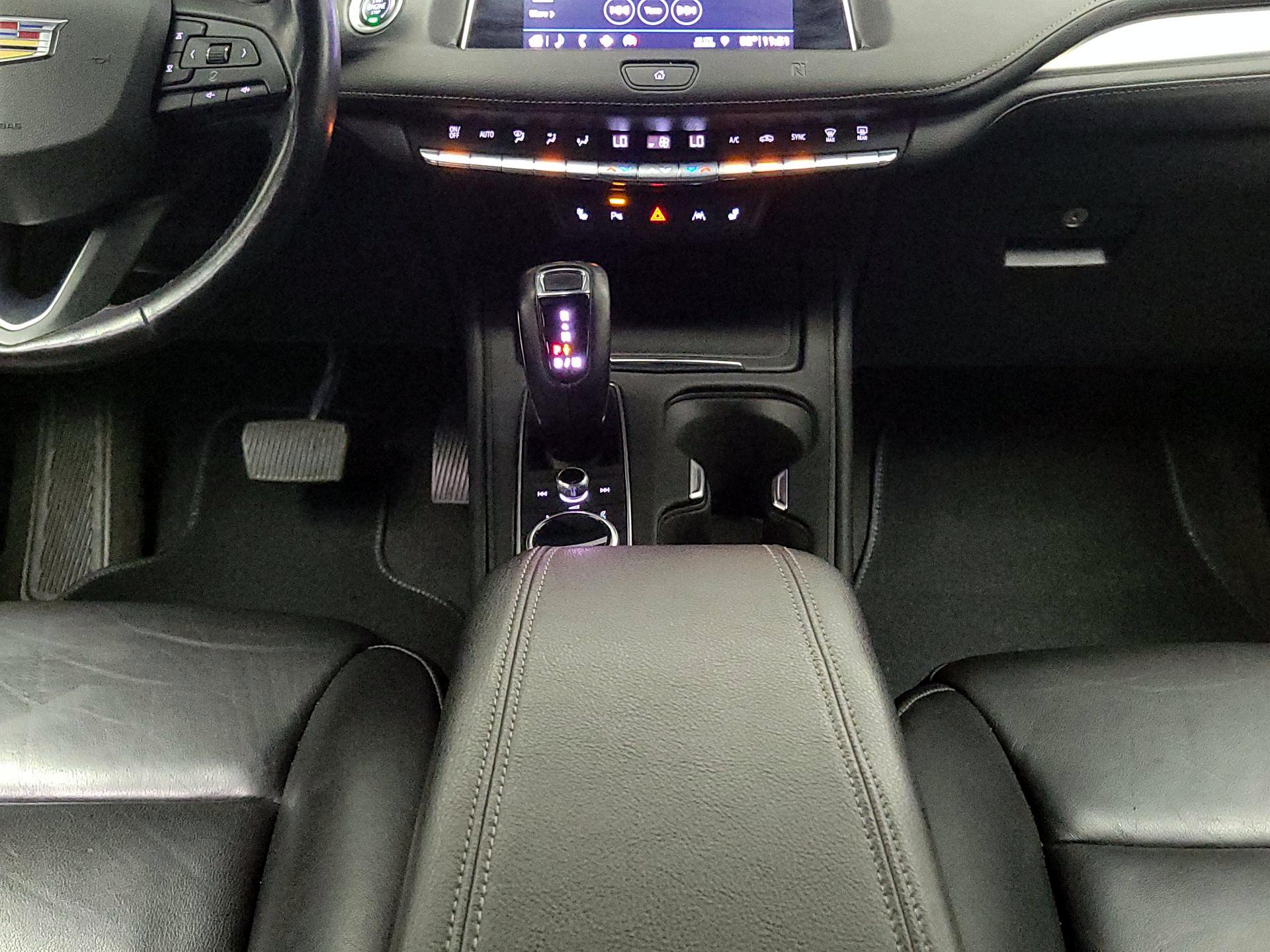 Thumbnail: 2019 Cadillac XT4 - 17