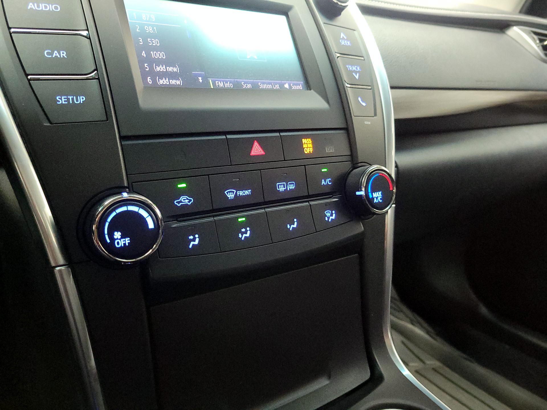 Thumbnail: 2016 Toyota Camry - 16