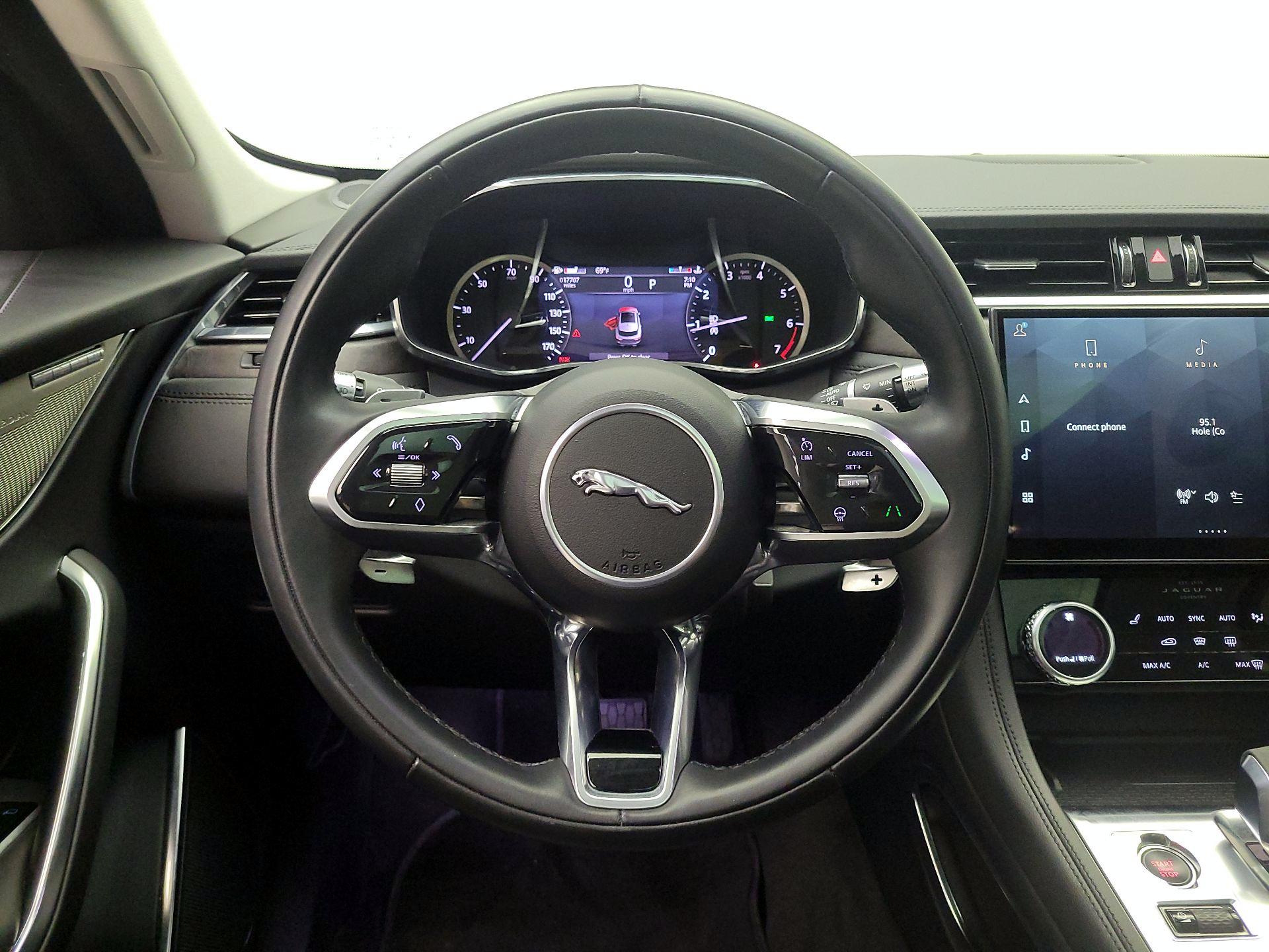 Thumbnail: 2022 Jaguar F-Pace - 10