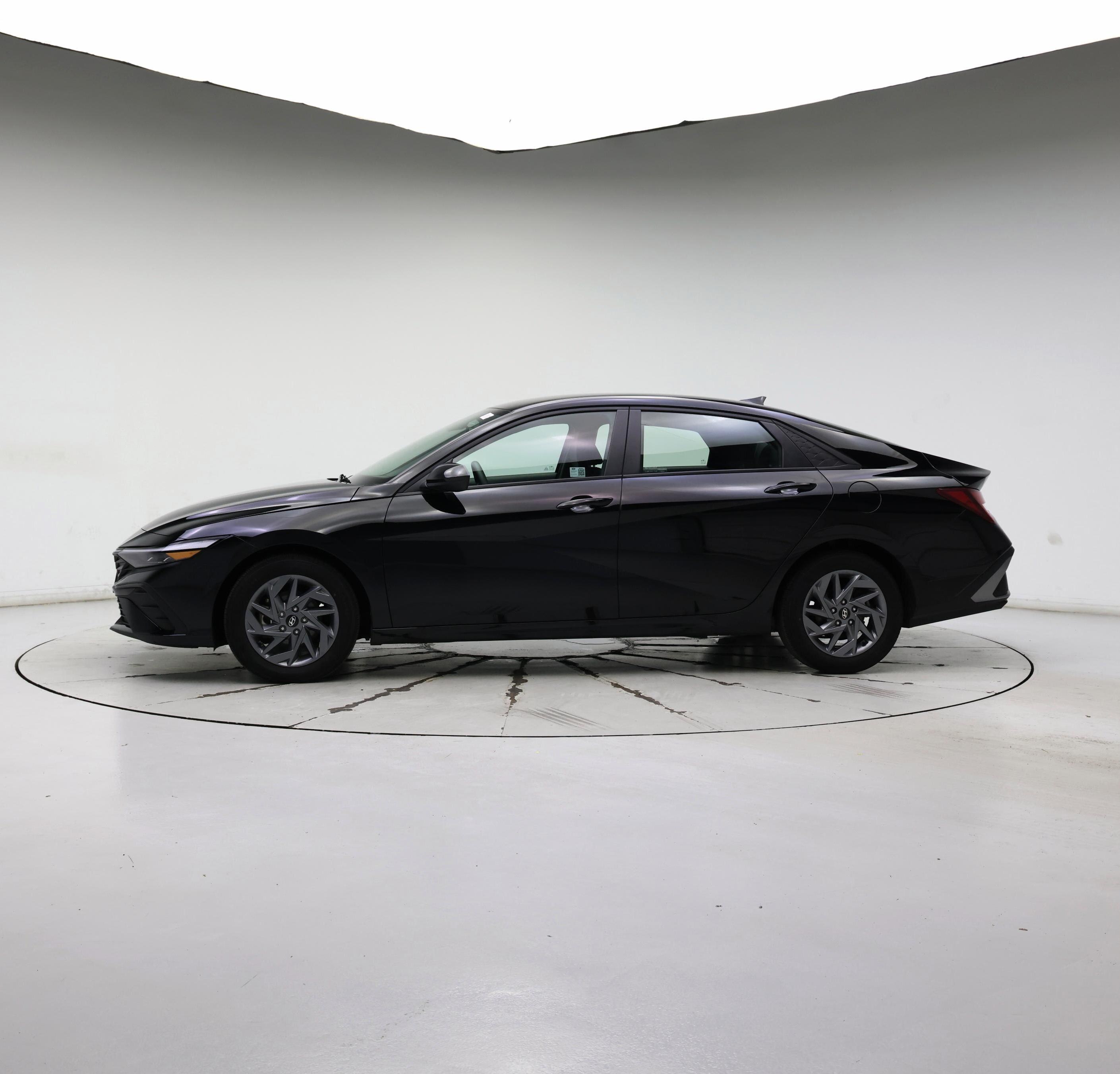 Thumbnail: 2024 Hyundai Elantra - 3