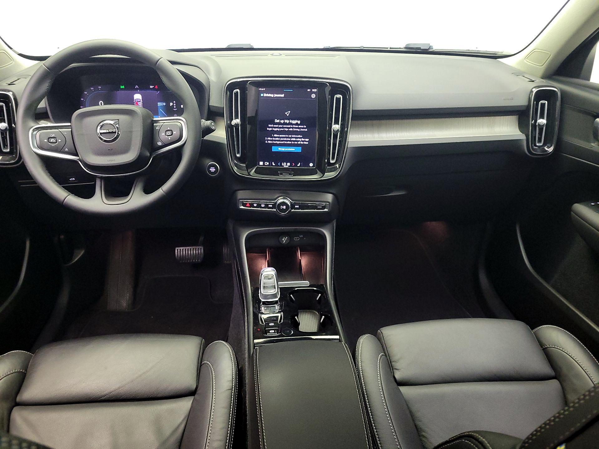 Thumbnail: 2023 Volvo XC40 - 9